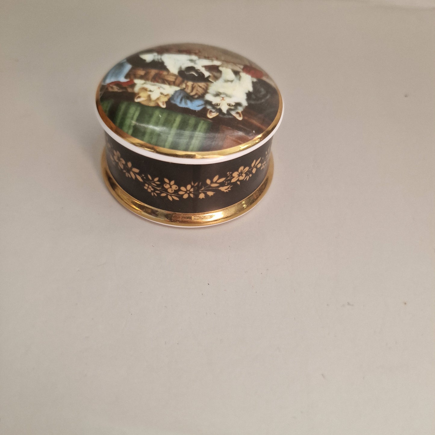Falcon China Vintage Porcelain Trinket Box Cats Kittens Staffordshire England – photo 7