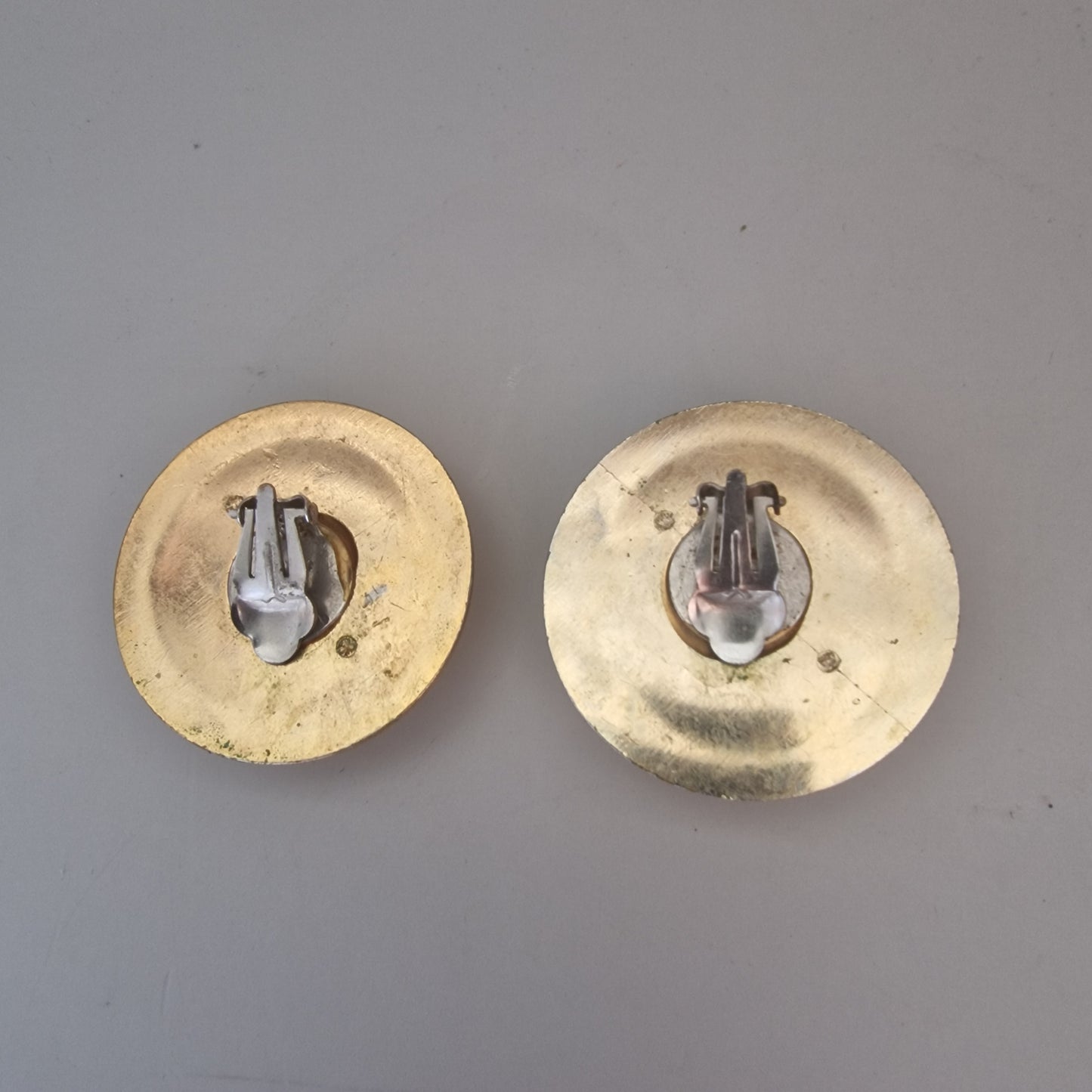Vintage 1970s Gold-Tone Round Disc Clip-On Earrings Geometric Spiral Statement