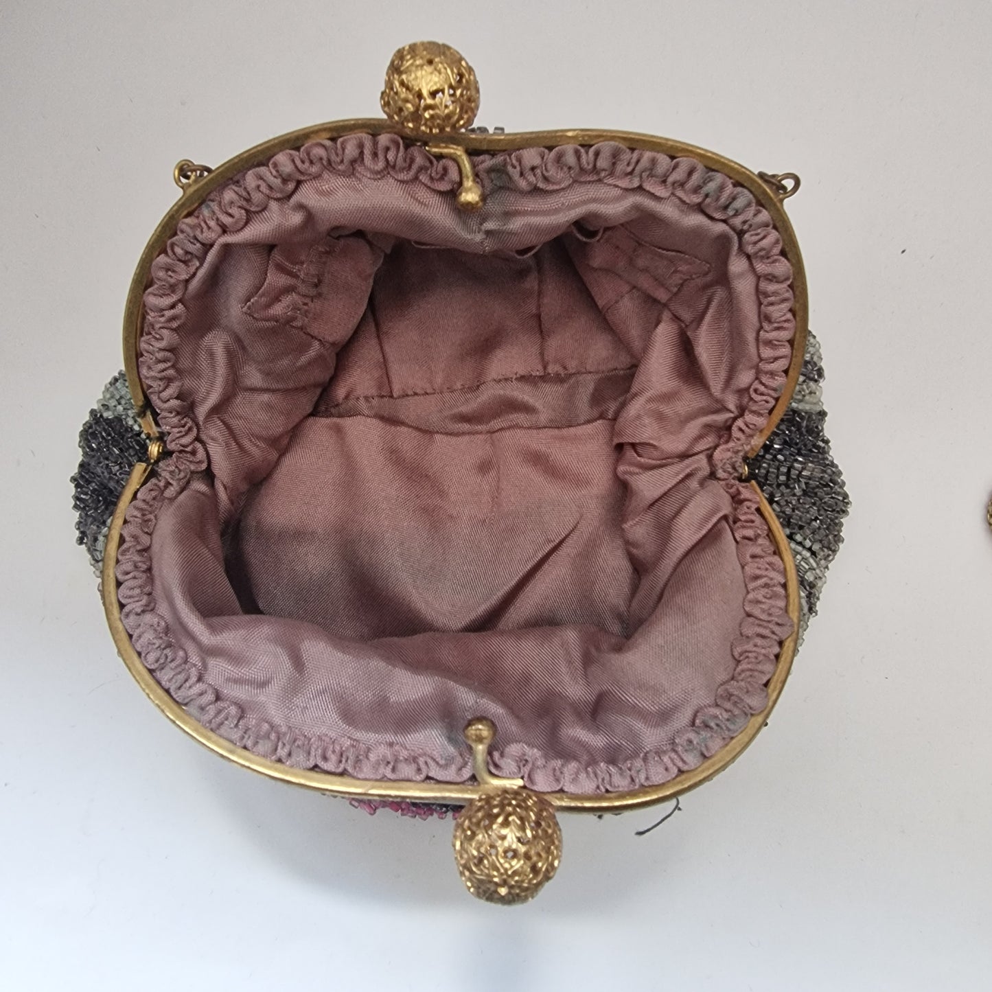Vintage 1950s Black Pink Glass Beaded Floral Evening Clutch Bag Gold-Tone Frame – photo 10
