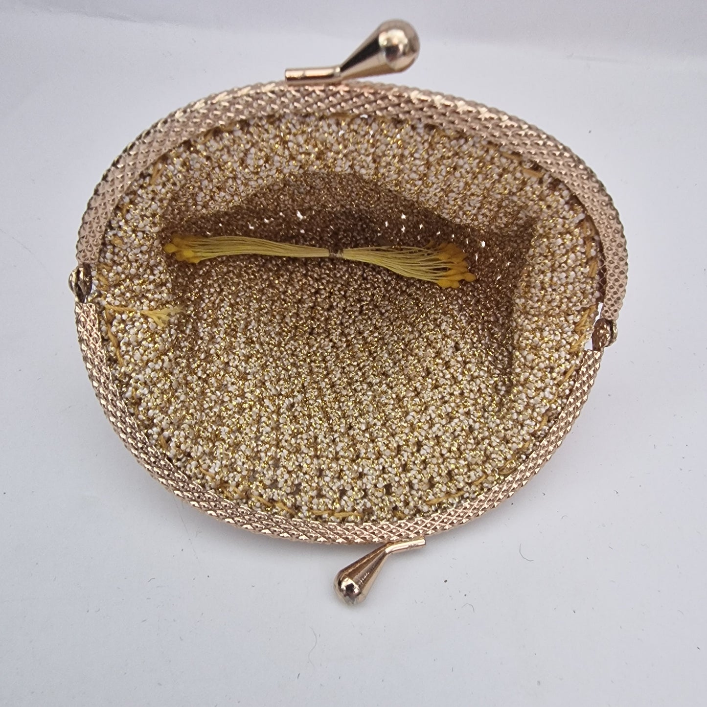 Vintage 1970s Gold Metallic Crocheted Round Coin Purse Kiss-Lock Clasp Frame Bag – photo 6