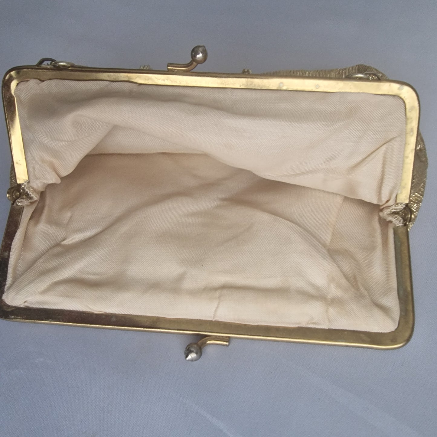 Vintage 1970s Gold Silver Lame Evening Bag Clutch Metal Frame Geometric Clasp – photo 8