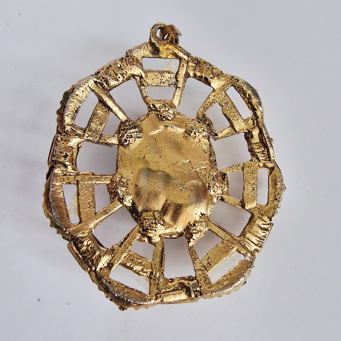 Vintage 1970s Gold-Tone Banded Agate Cabochon Pendant Round Fretwork Boho Disc – photo 2