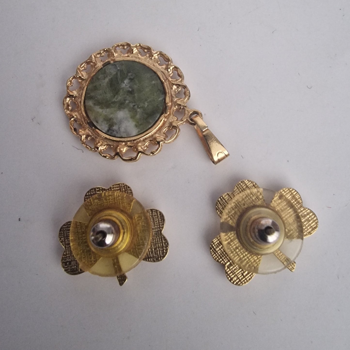 Vintage Claddagh 1970s Gold-Tone Connemara Marble Shamrock Pendant Earrings Set – photo 7