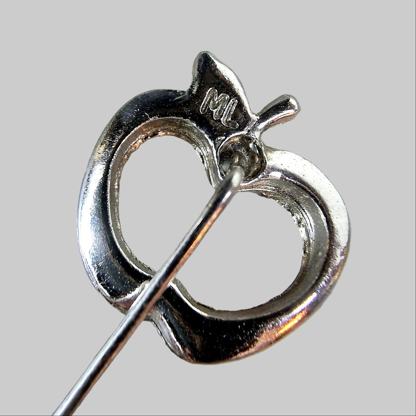ML Signed Vintage Sterling Silver Textured Apple Lapel Stick Pin Figural Brooch – photo 5
