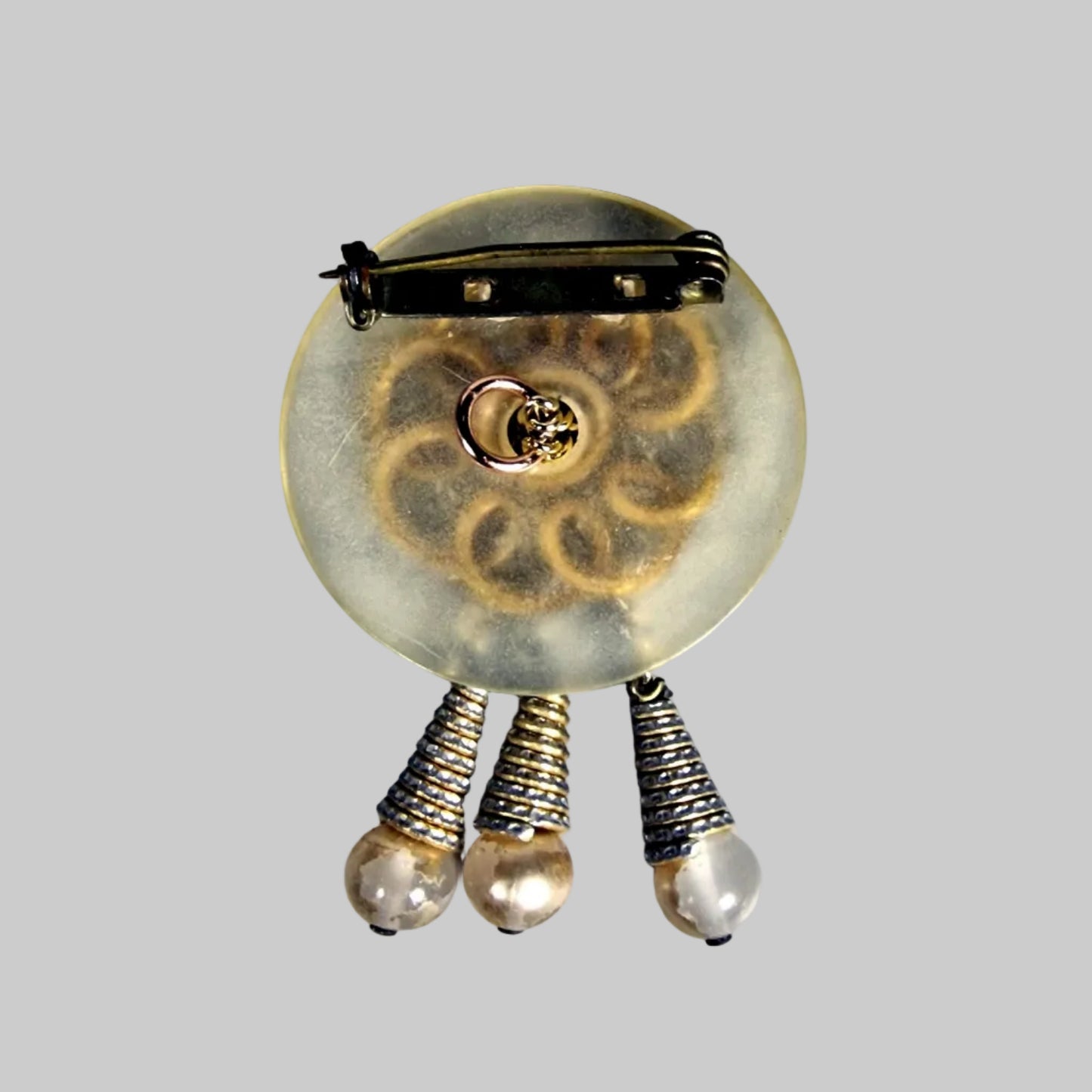 Vintage White Plastic Brooch Faux Pearl Dangle Gold-Tone Abstract Disc Pin – photo 2
