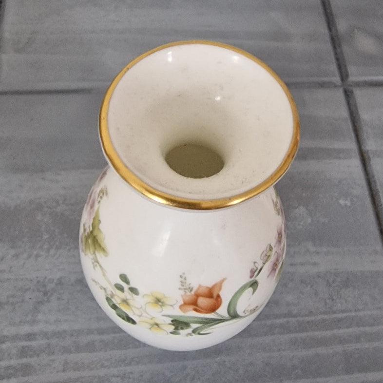 Wedgwood Mirabelle Bone China Vase Floral Design Gold Trim Porcelain England – photo 4