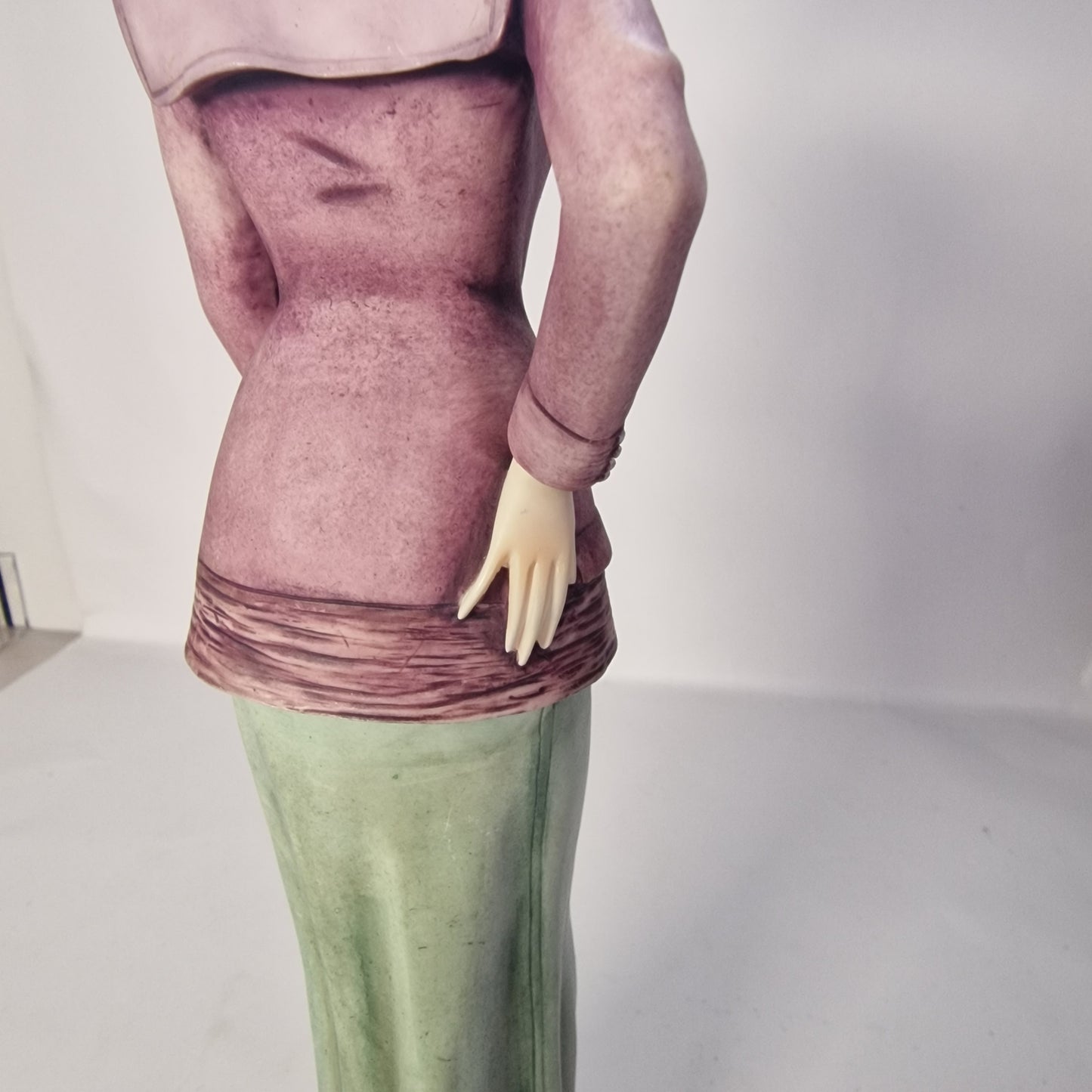 The Regal Collection Beatrice Figurine, P020 Hand-Painted Lady, 1990s Collectable Home Decor, Vintage Figurine – photo 9