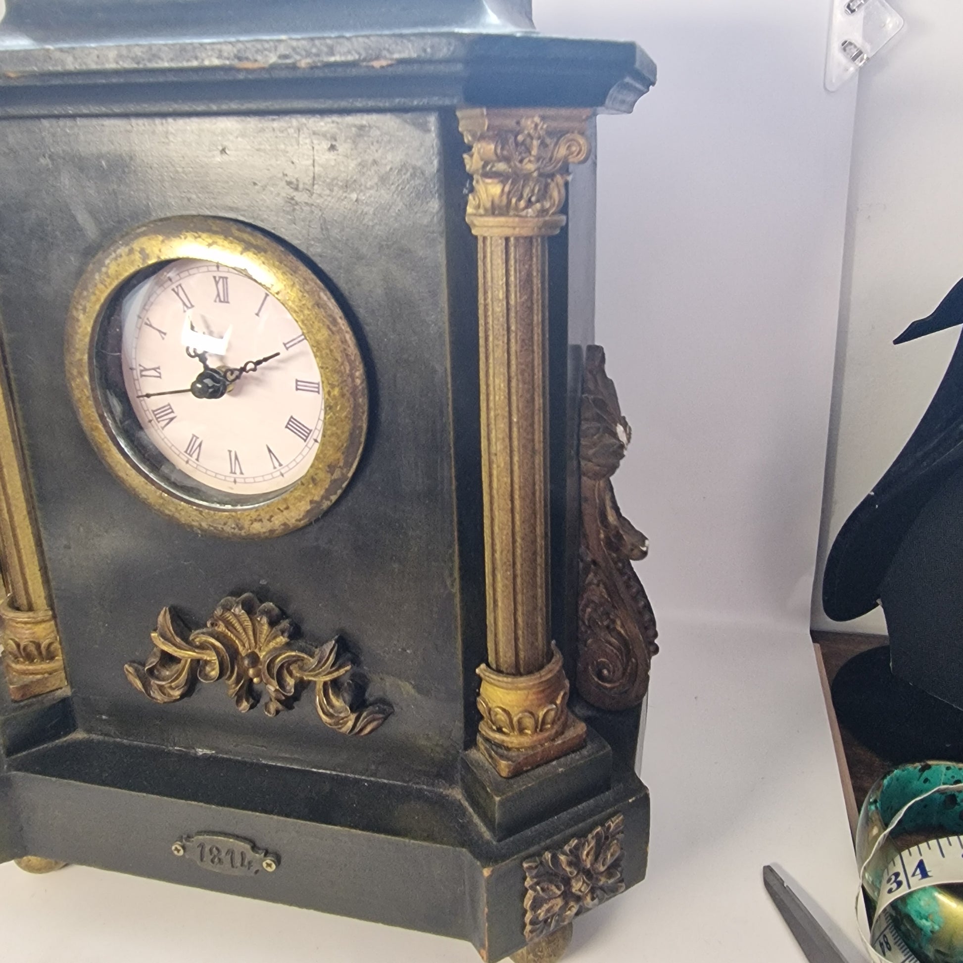 Antique-Style Wooden Mantel Clock, Fleur-de-Lis and Floral Engravings, Black Gold Decor, Upcycle Project – photo 9