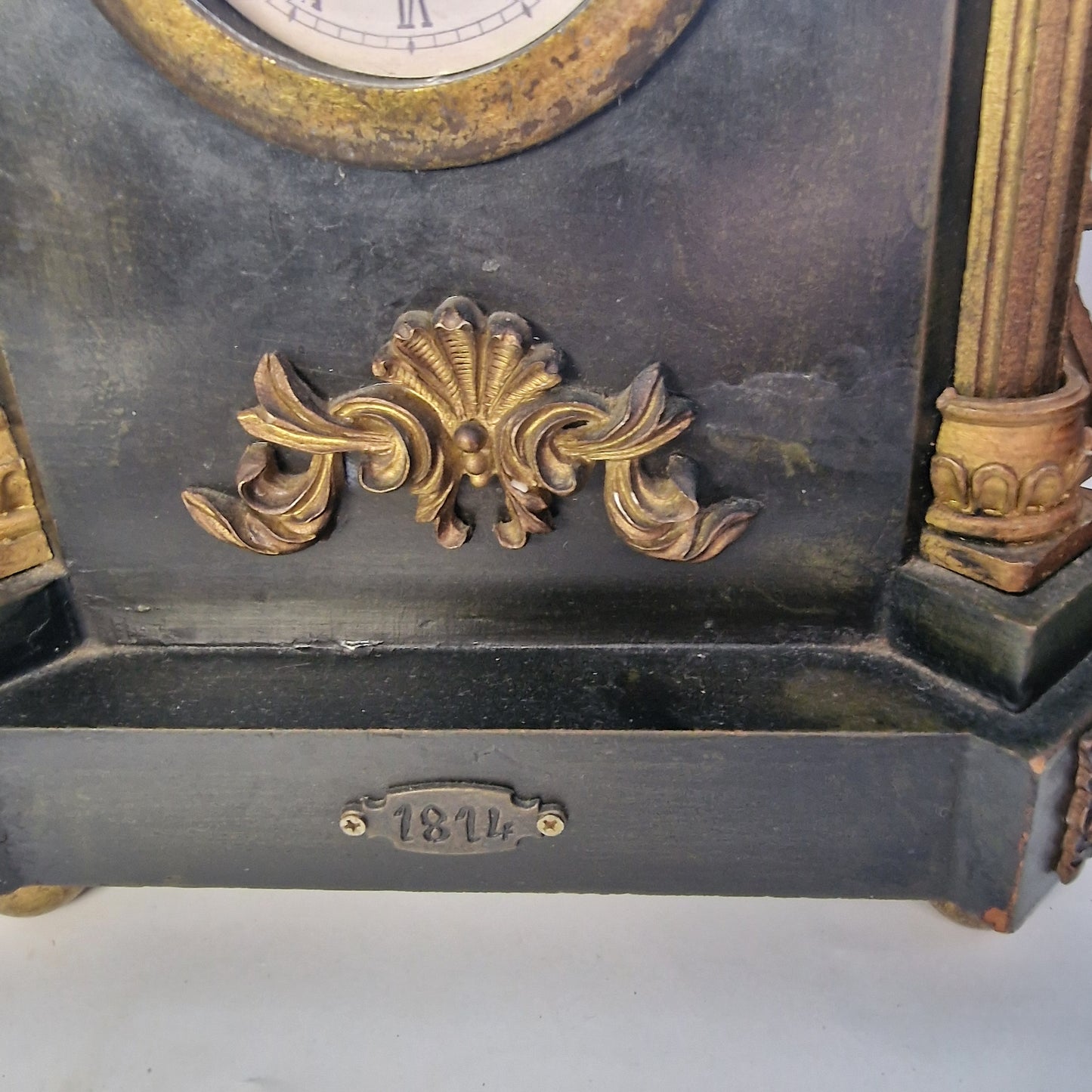 Antique-Style Wooden Mantel Clock, Fleur-de-Lis and Floral Engravings, Black Gold Decor, Upcycle Project – photo 10