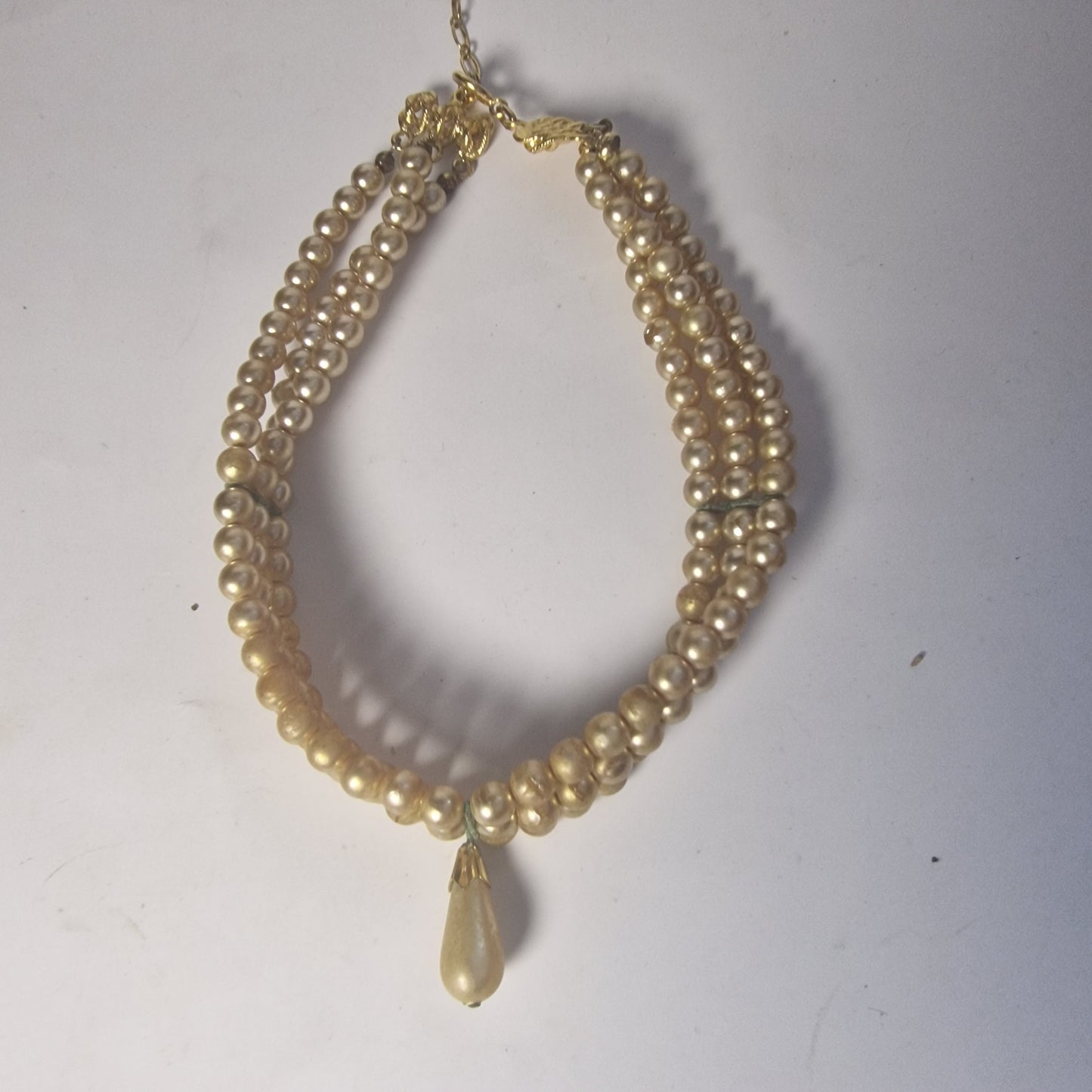 Vintage Three-Strand Pearl Choker, Teardrop Pendant Necklace, Champagne Faux Pearl, Retro Costume Jewelry – photo 2