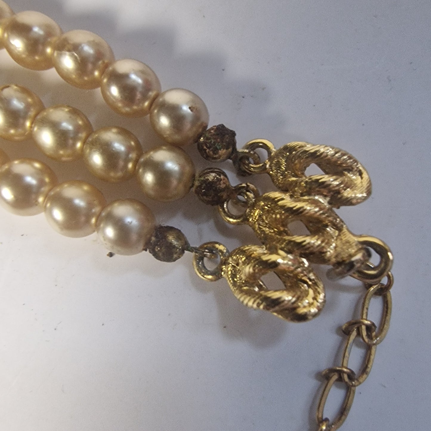 Vintage Three-Strand Pearl Choker, Teardrop Pendant Necklace, Champagne Faux Pearl, Retro Costume Jewelry – photo 6