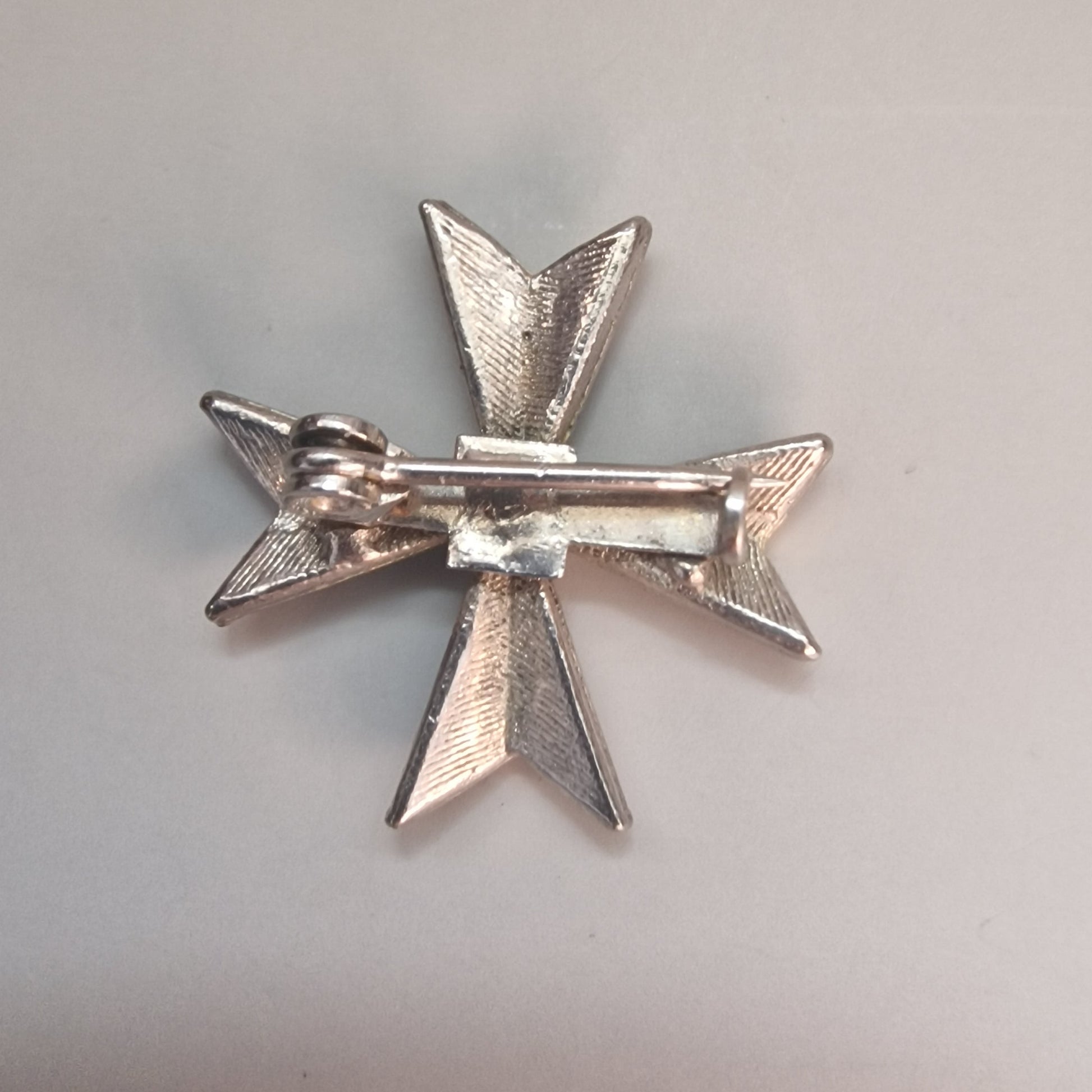 Vintage Silver-Tone Maltese Cross Brooch Rhinestone Religious Heraldic Lapel Pin – photo 2