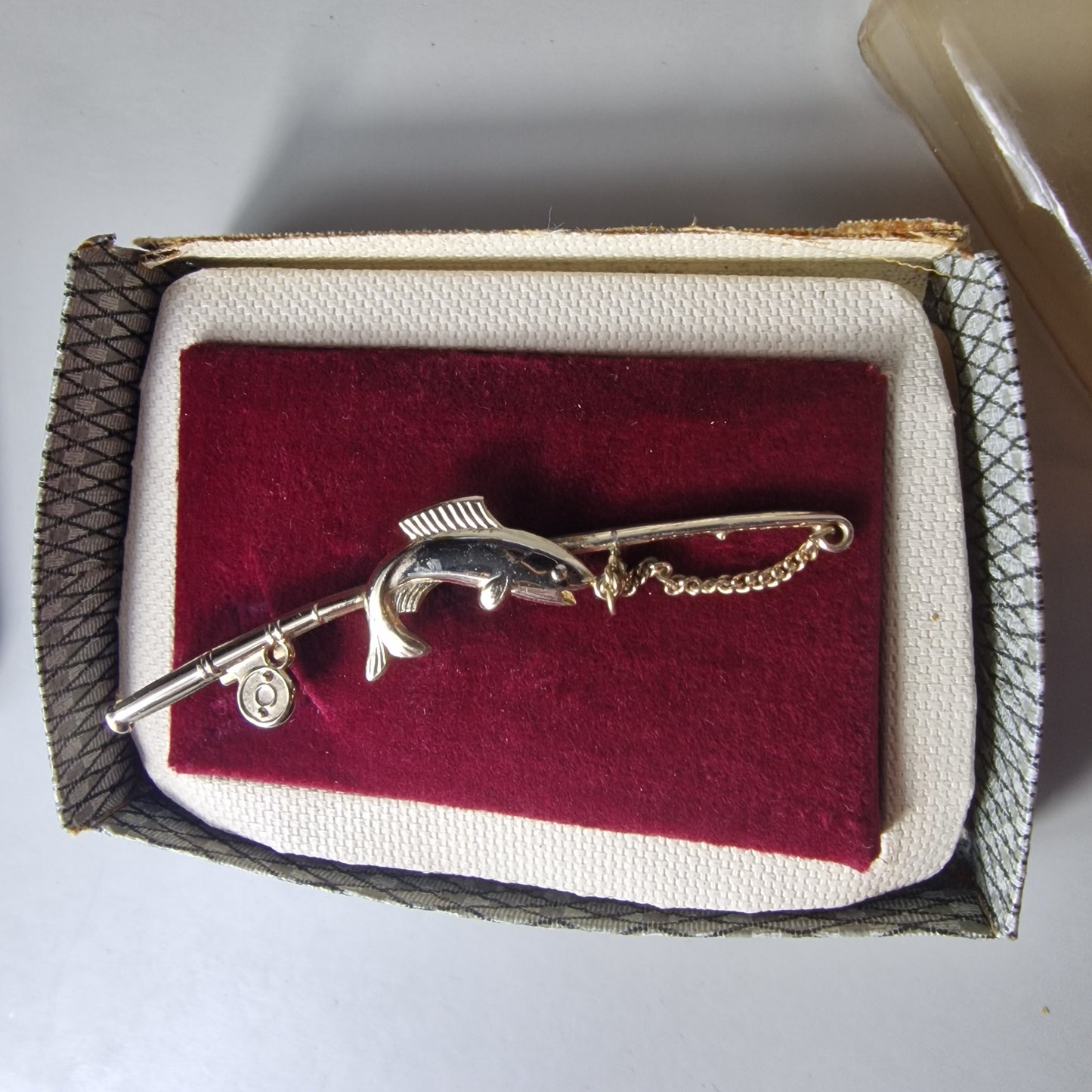 Stratton Vintage Gold-Tone Fishing Rod Fish Brooch Signed Figural Pin England – photo 3