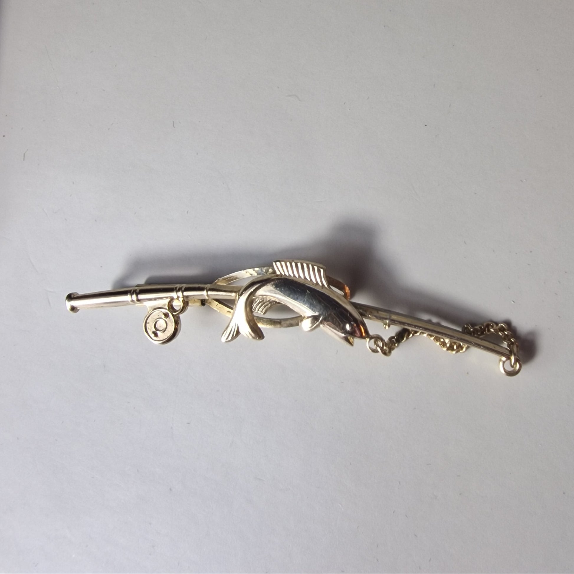 Stratton Vintage Gold-Tone Fishing Rod Fish Brooch Signed Figural Pin England – photo 5