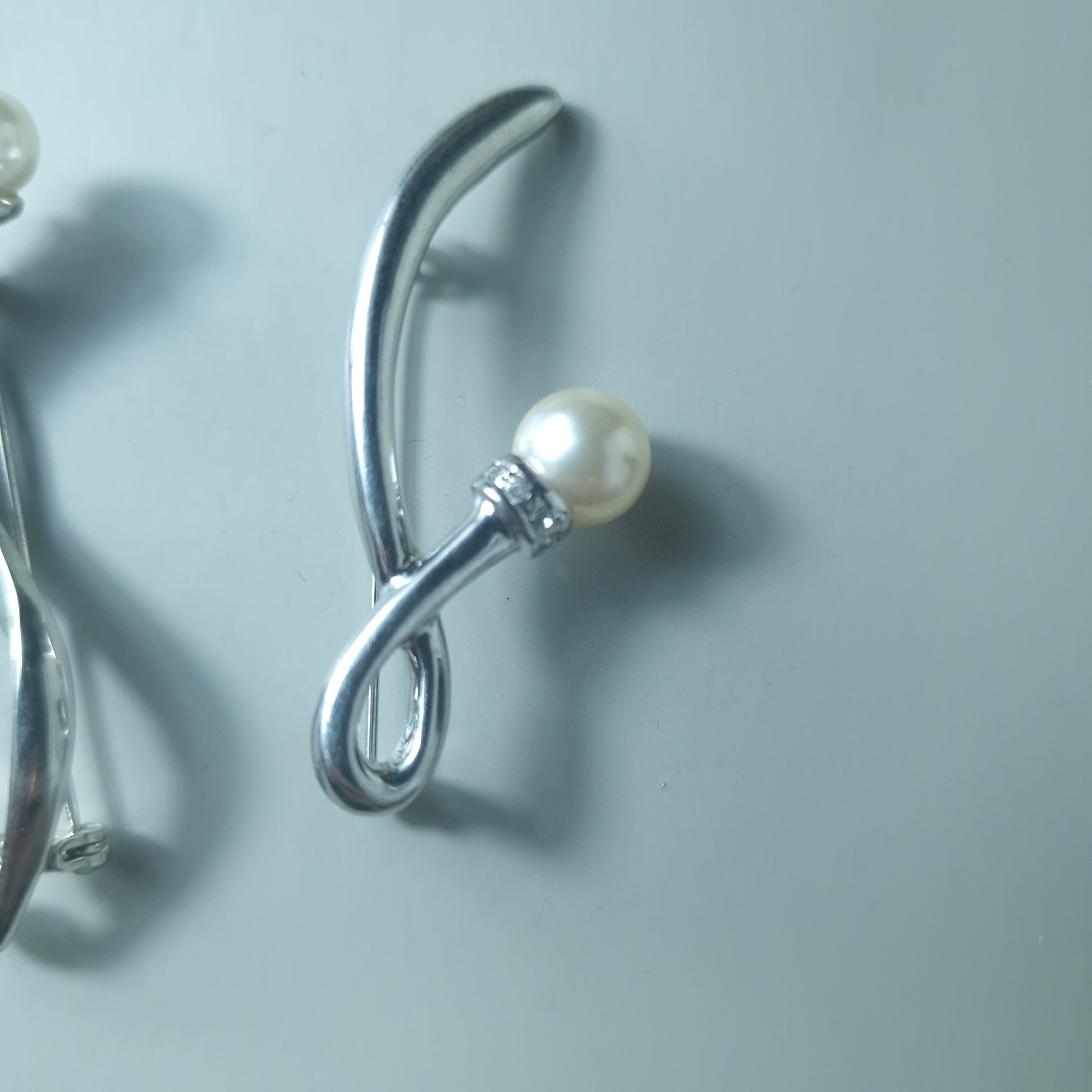 Jon Richards Vintage Silver-Tone Pearl Brooch Set Pair Signed UK Designer NOS – photo 6