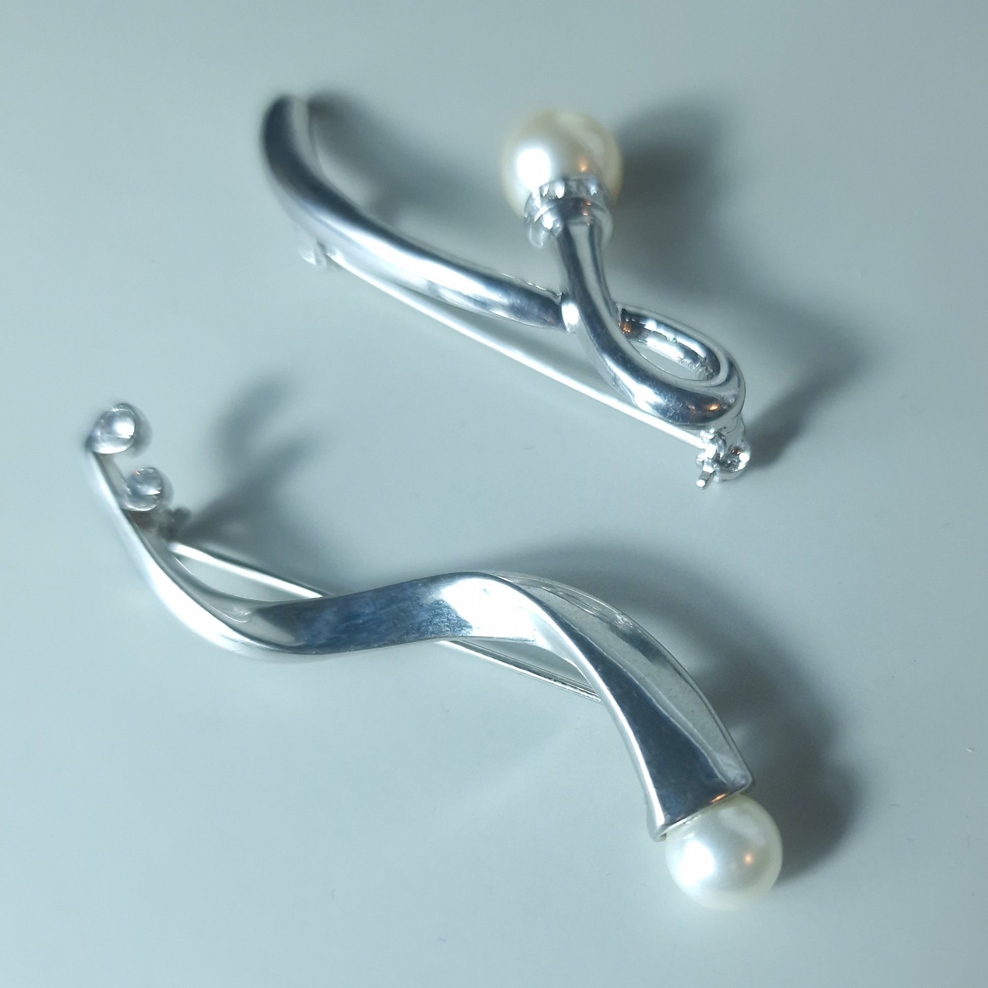 Jon Richards Vintage Silver-Tone Pearl Brooch Set Pair Signed UK Designer NOS – photo 3