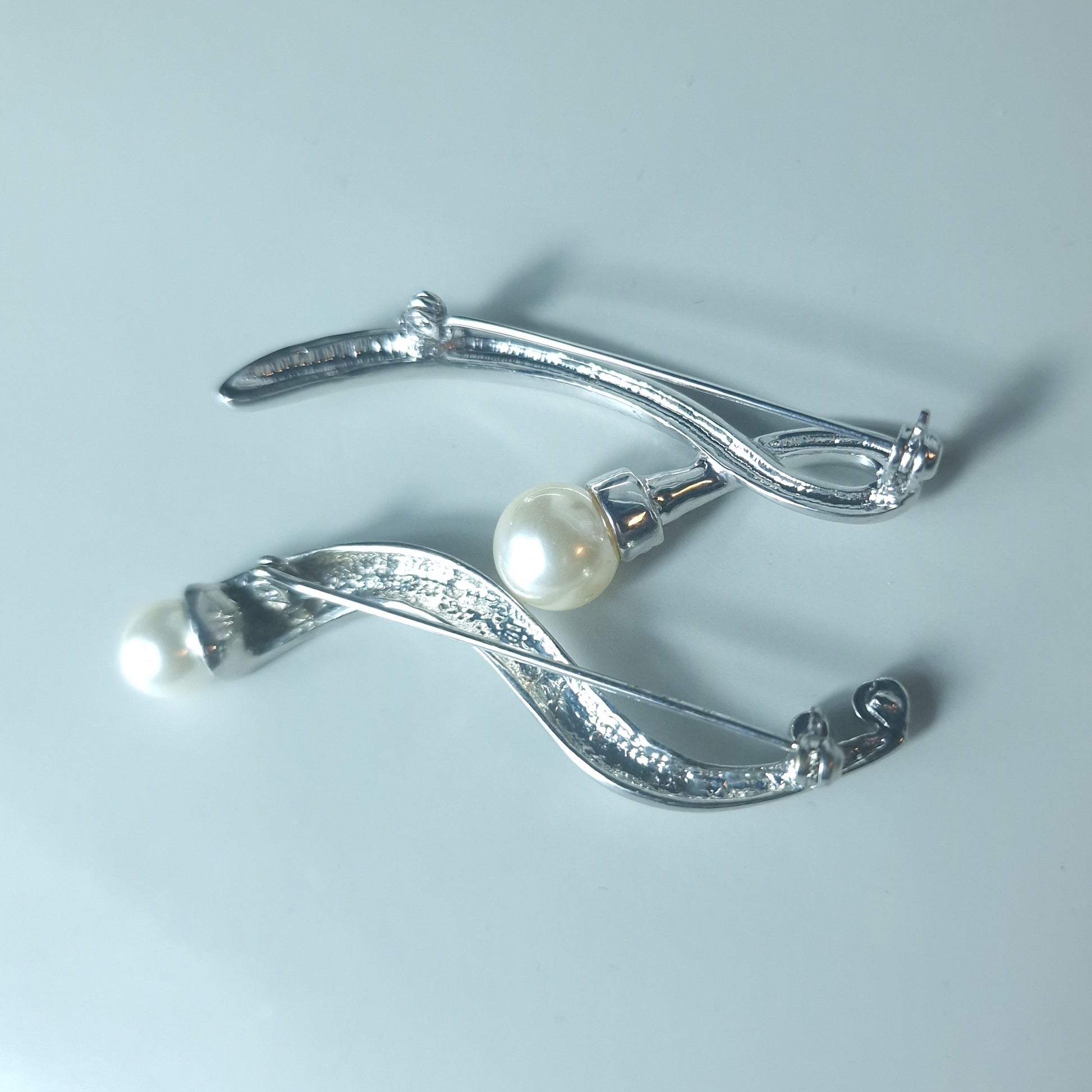 Jon Richards Vintage Silver-Tone Pearl Brooch Set Pair Signed UK Designer NOS – photo 7