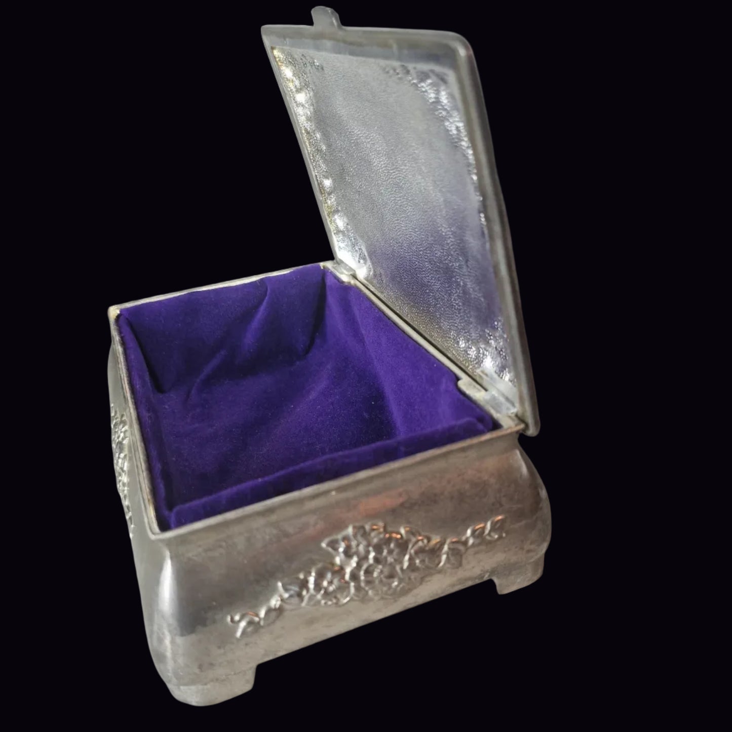 Vintage Silver-Tone Pressed Floral Relief Jewellery Box Purple Velvet Interior – photo 7