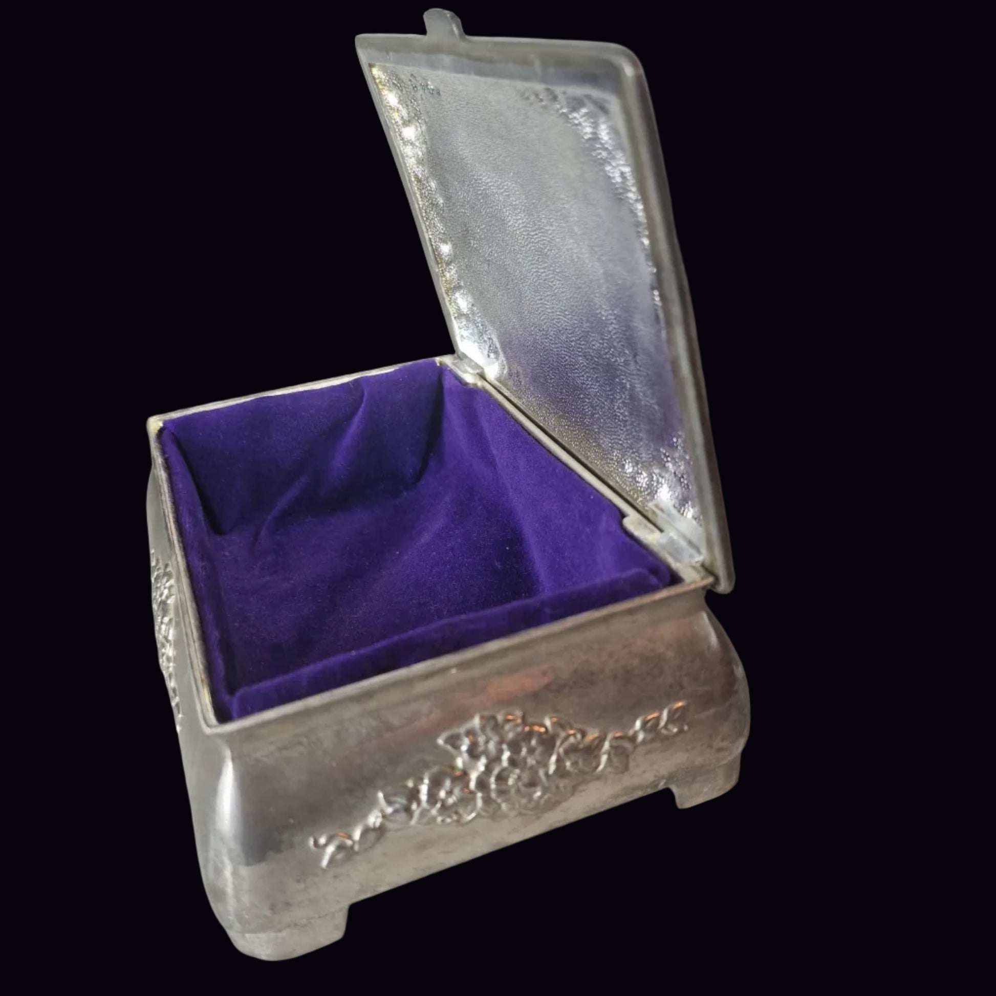 Vintage Silver-Tone Pressed Floral Relief Jewellery Box Purple Velvet Interior – photo 7