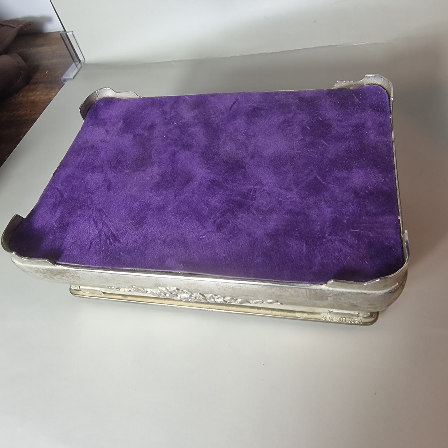 Vintage Silver-Tone Pressed Floral Relief Jewellery Box Purple Velvet Interior – photo 10