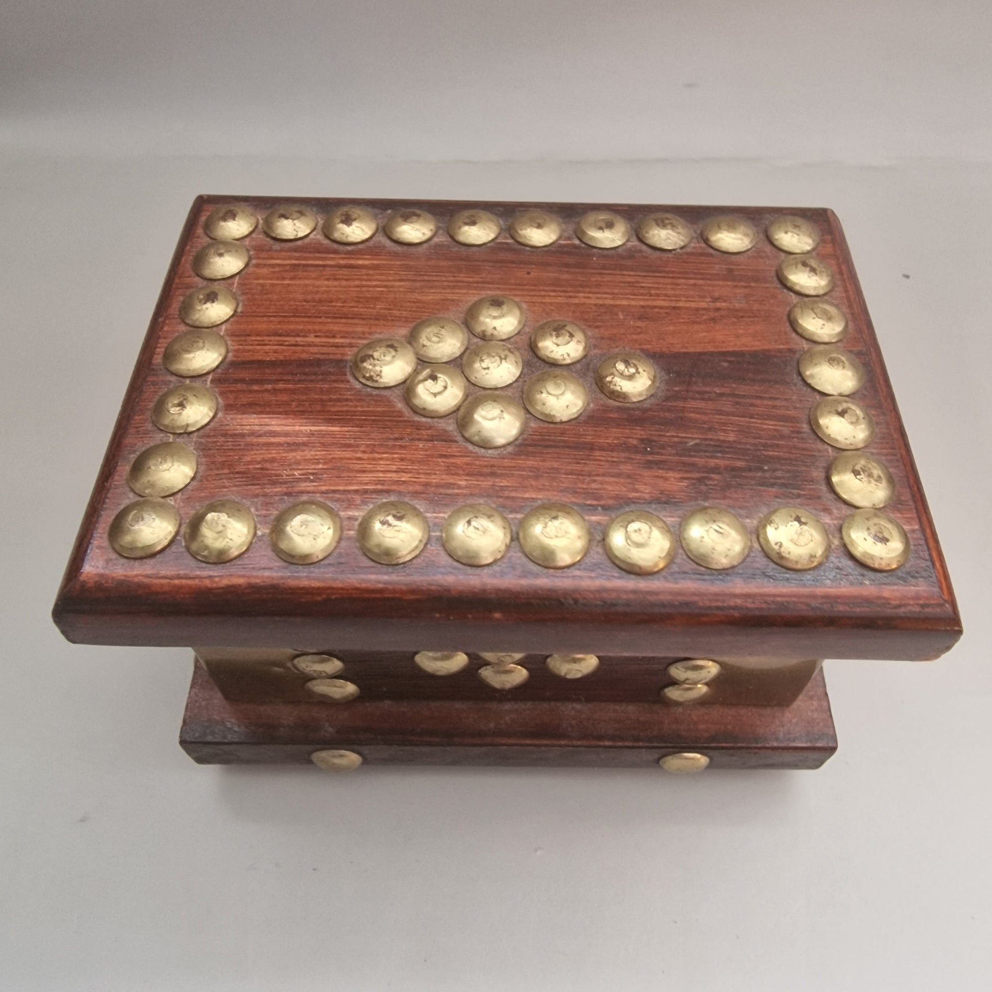 Vintage Wooden Brass Studded Jewellery Box Handcrafted Indian Geometric Storage – photo 4