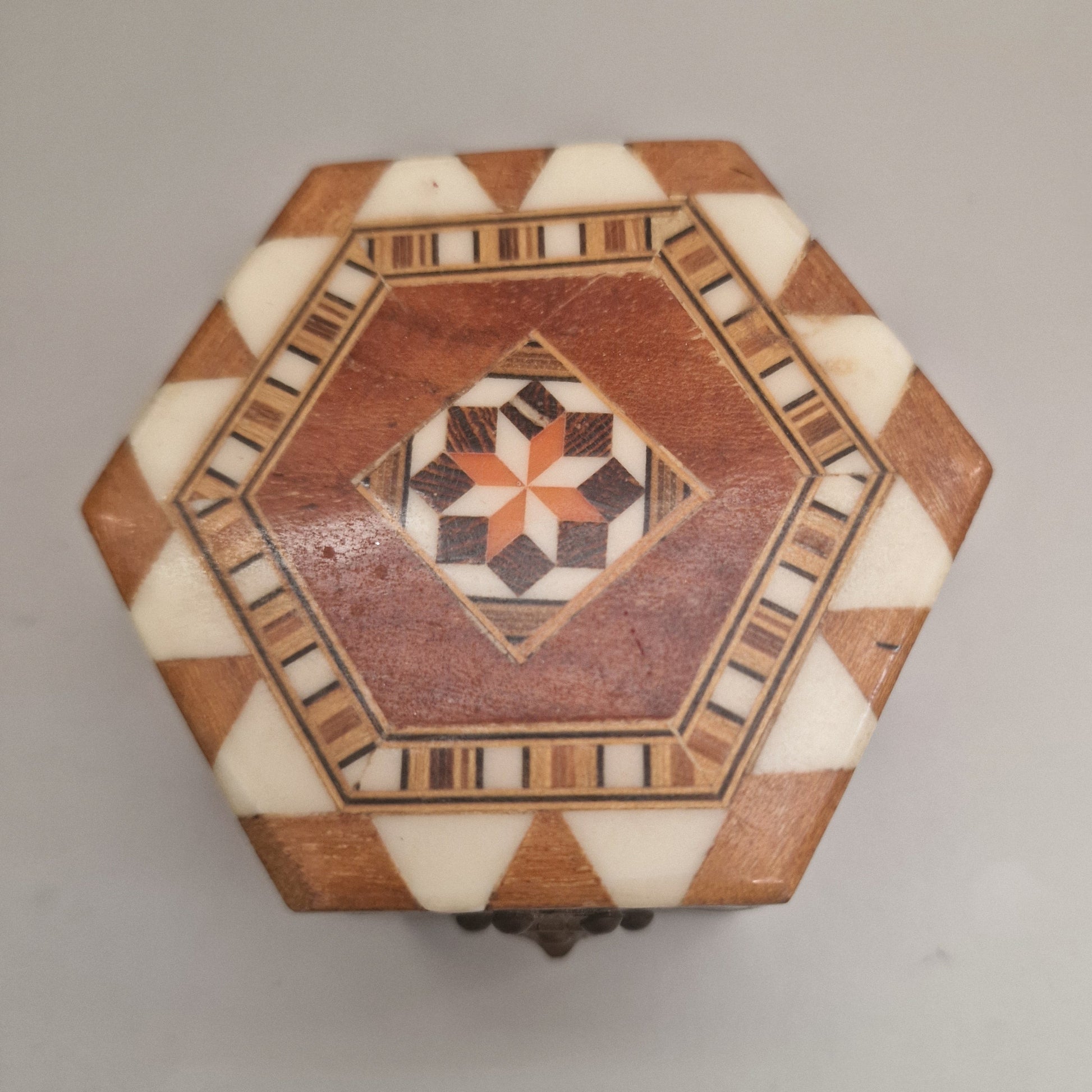 Vintage Marquetry Wood Inlay Jewellery Box Hexagonal Star Geometric Red Velvet – photo 3