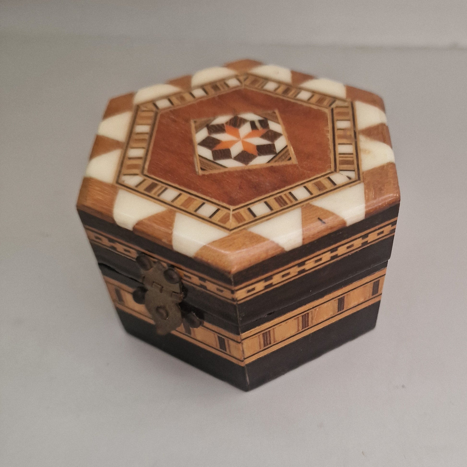Vintage Marquetry Wood Inlay Jewellery Box Hexagonal Star Geometric Red Velvet – photo 4