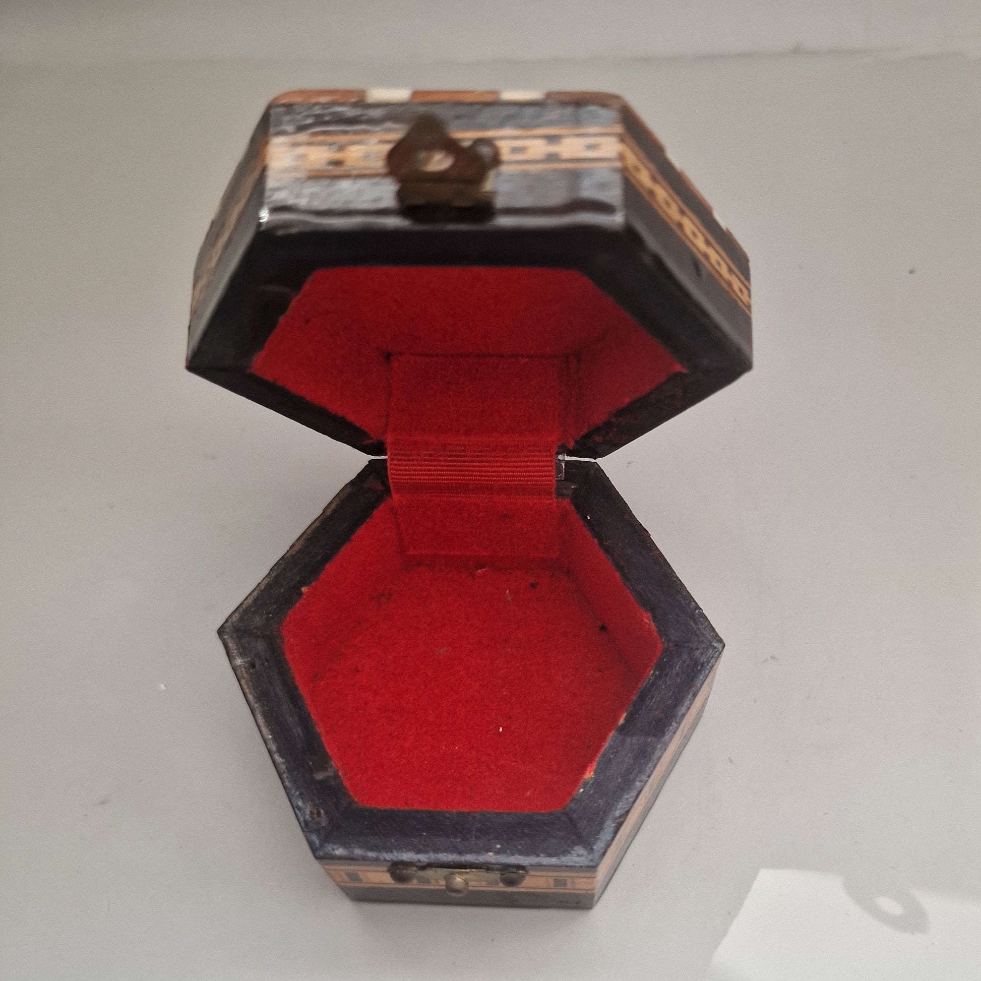 Vintage Marquetry Wood Inlay Jewellery Box Hexagonal Star Geometric Red Velvet – photo 5