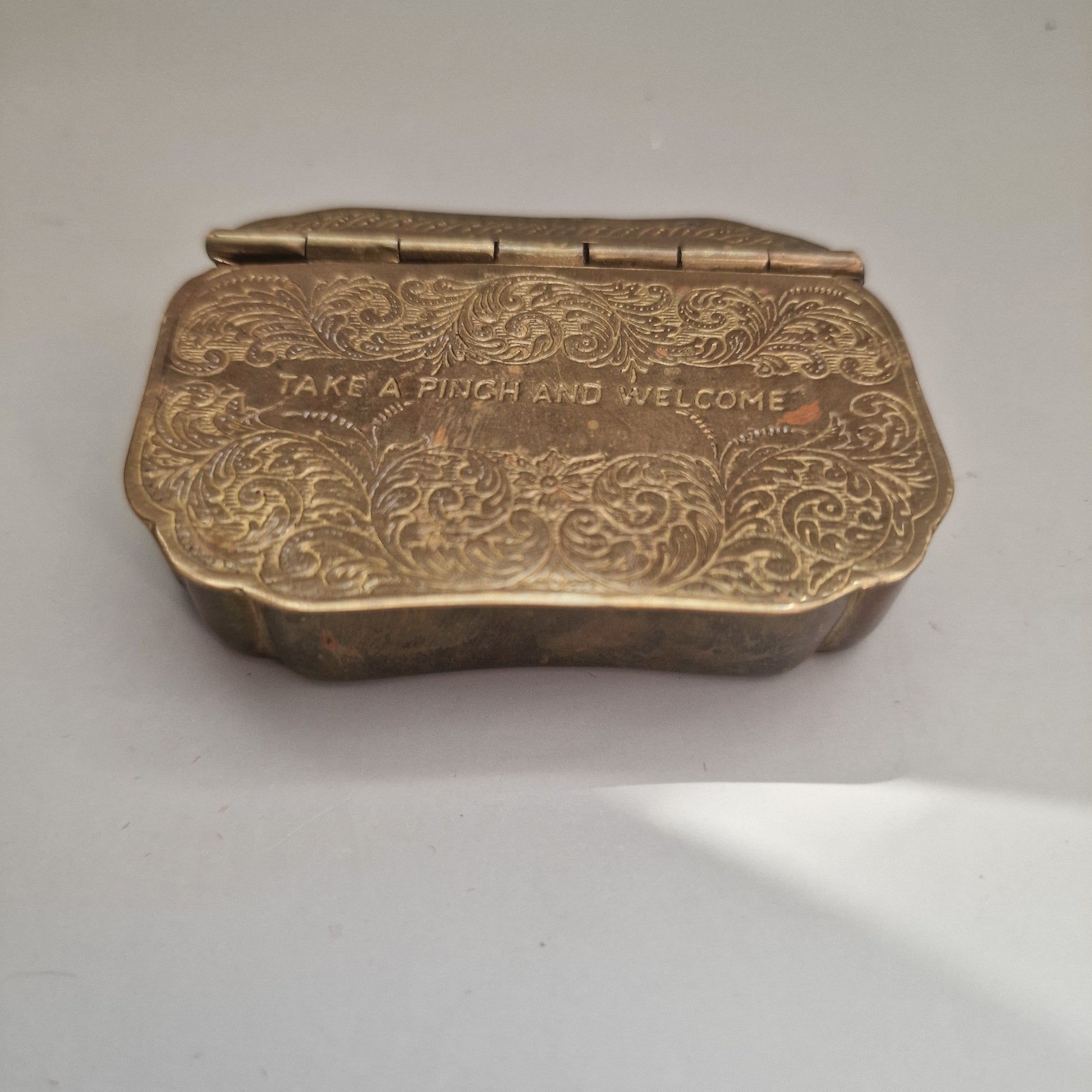 Mottahedeh Museum Vintage Bronze Spill Box Engraved Acanthus Scrollwork India – photo 2