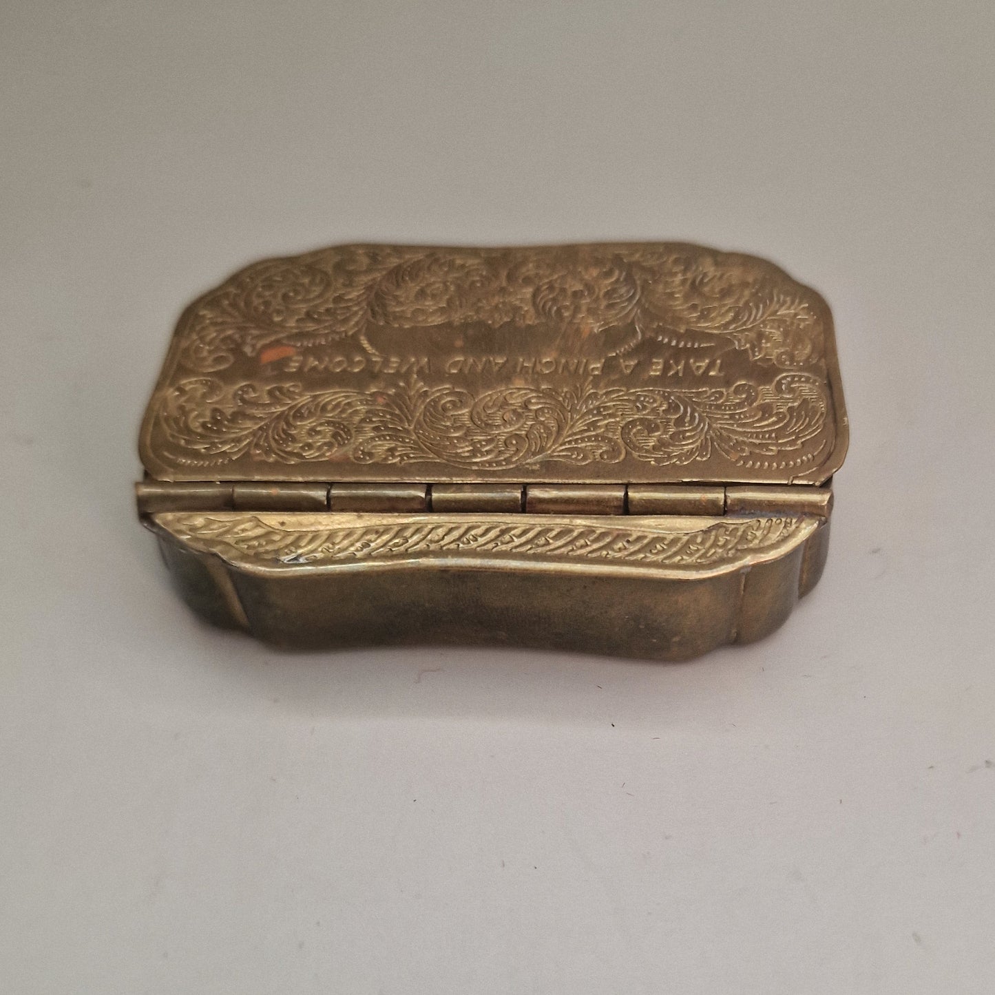 Mottahedeh Museum Vintage Bronze Spill Box Engraved Acanthus Scrollwork India – photo 5