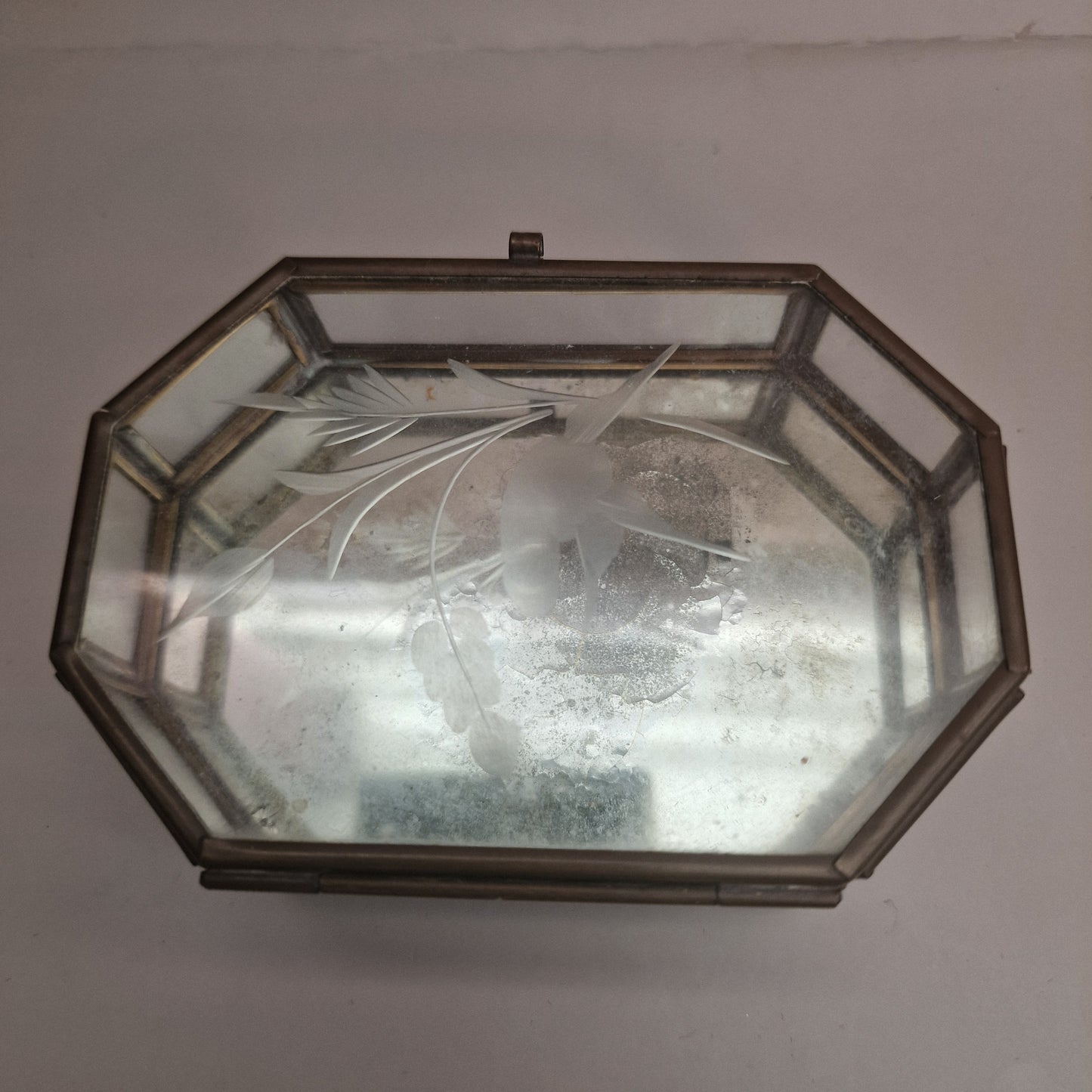 Vintage Brass Glass Jewellery Box Octagonal Art Deco Etched Rose Mirrored Base – photo 3