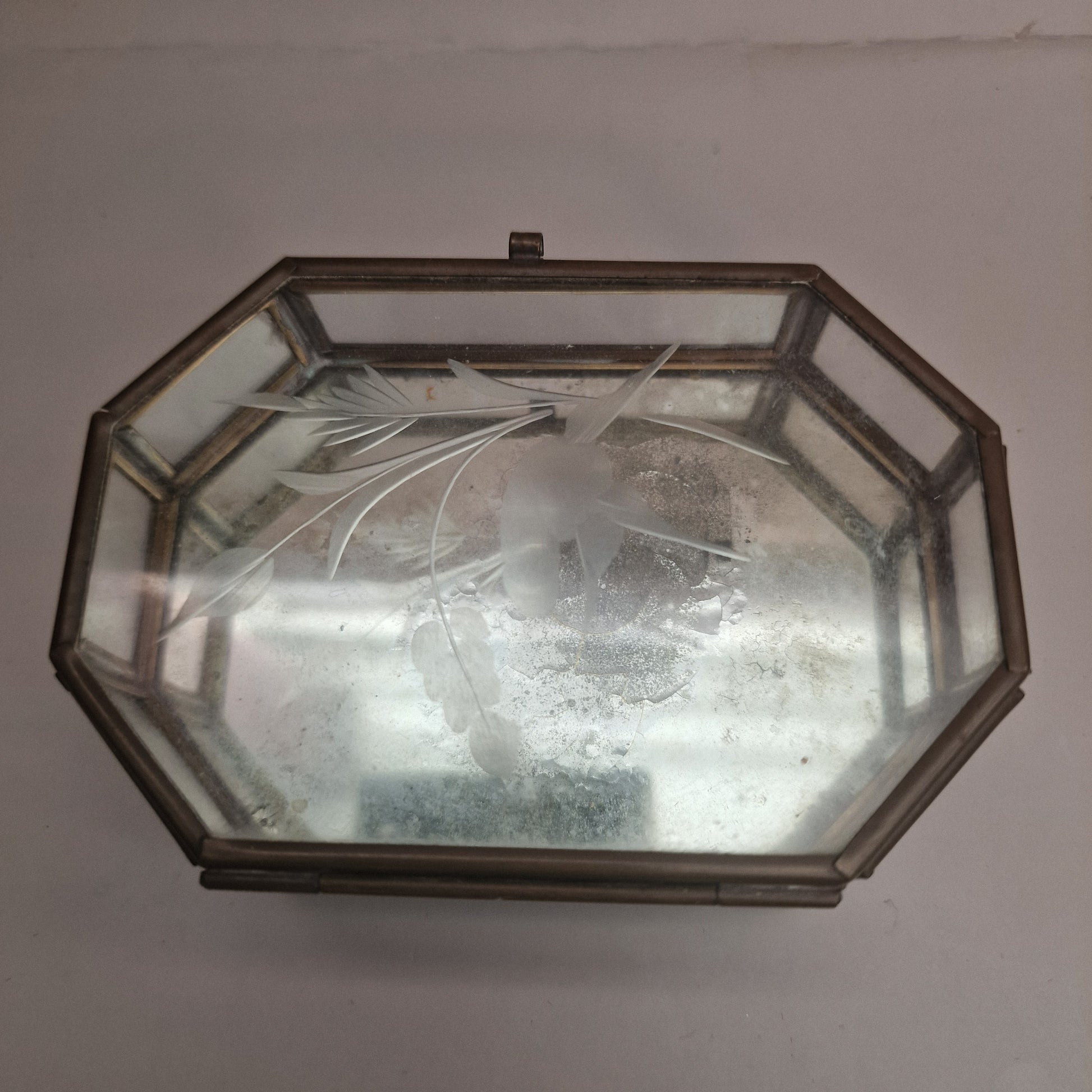 Vintage Brass Glass Jewellery Box Octagonal Art Deco Etched Rose Mirrored Base – photo 3