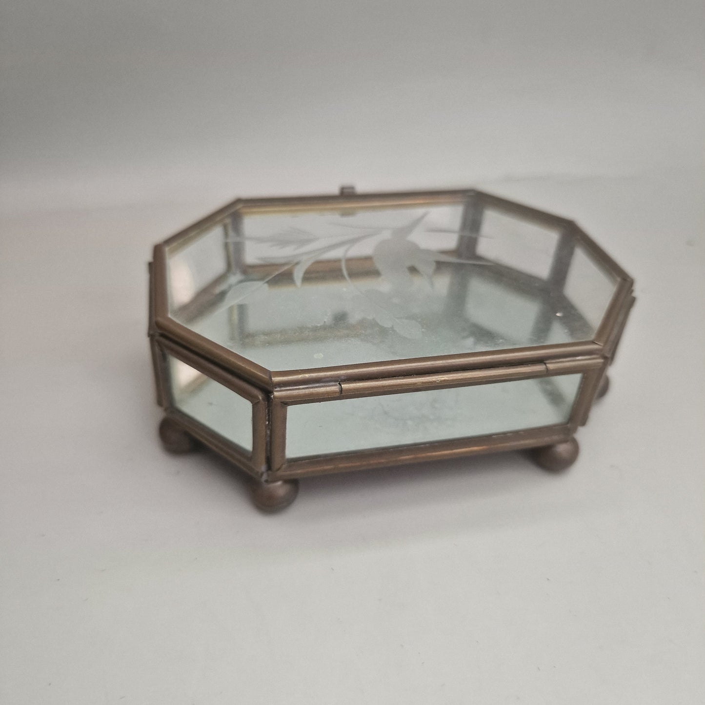 Vintage Brass Glass Jewellery Box Octagonal Art Deco Etched Rose Mirrored Base – photo 4