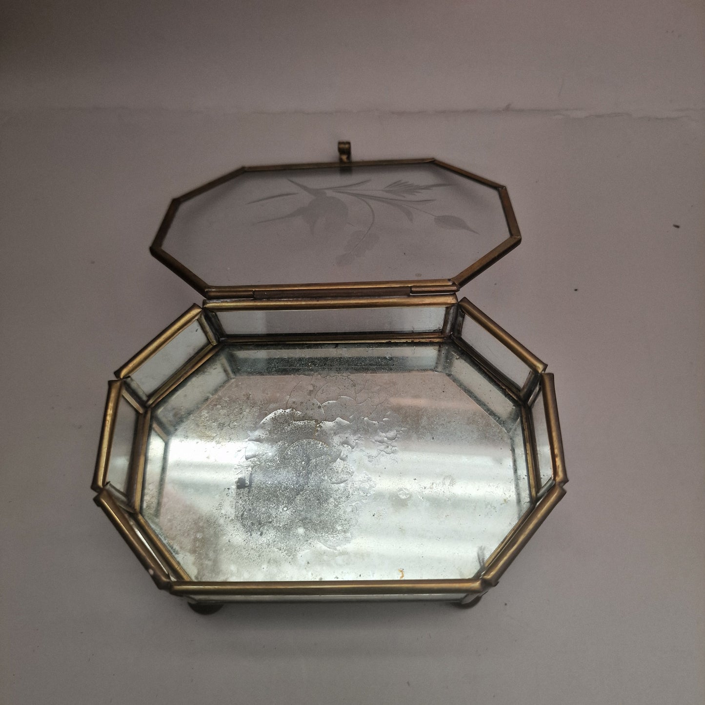 Vintage Brass Glass Jewellery Box Octagonal Art Deco Etched Rose Mirrored Base – photo 7