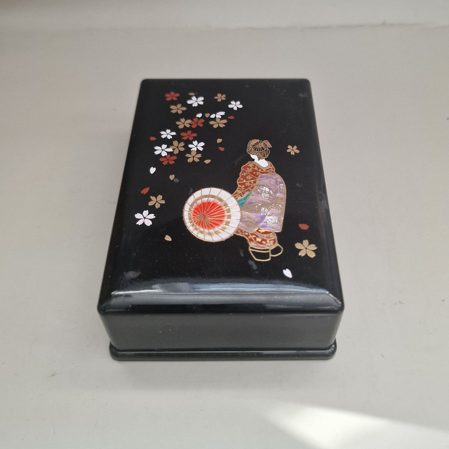Vintage Black Lacquer Box Japanese Mother Of Pearl Inlay Sakura Figural Scene