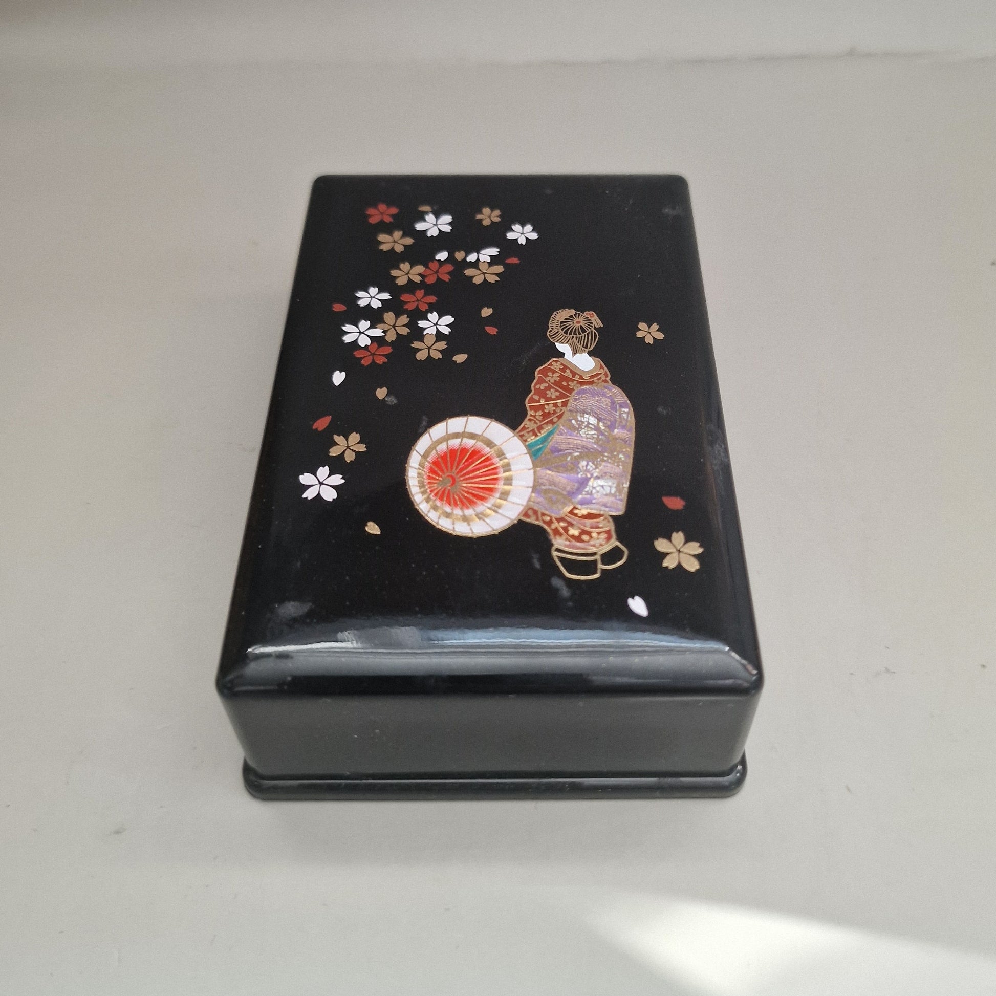 Vintage Black Lacquer Box Japanese Mother Of Pearl Inlay Sakura Figural Scene