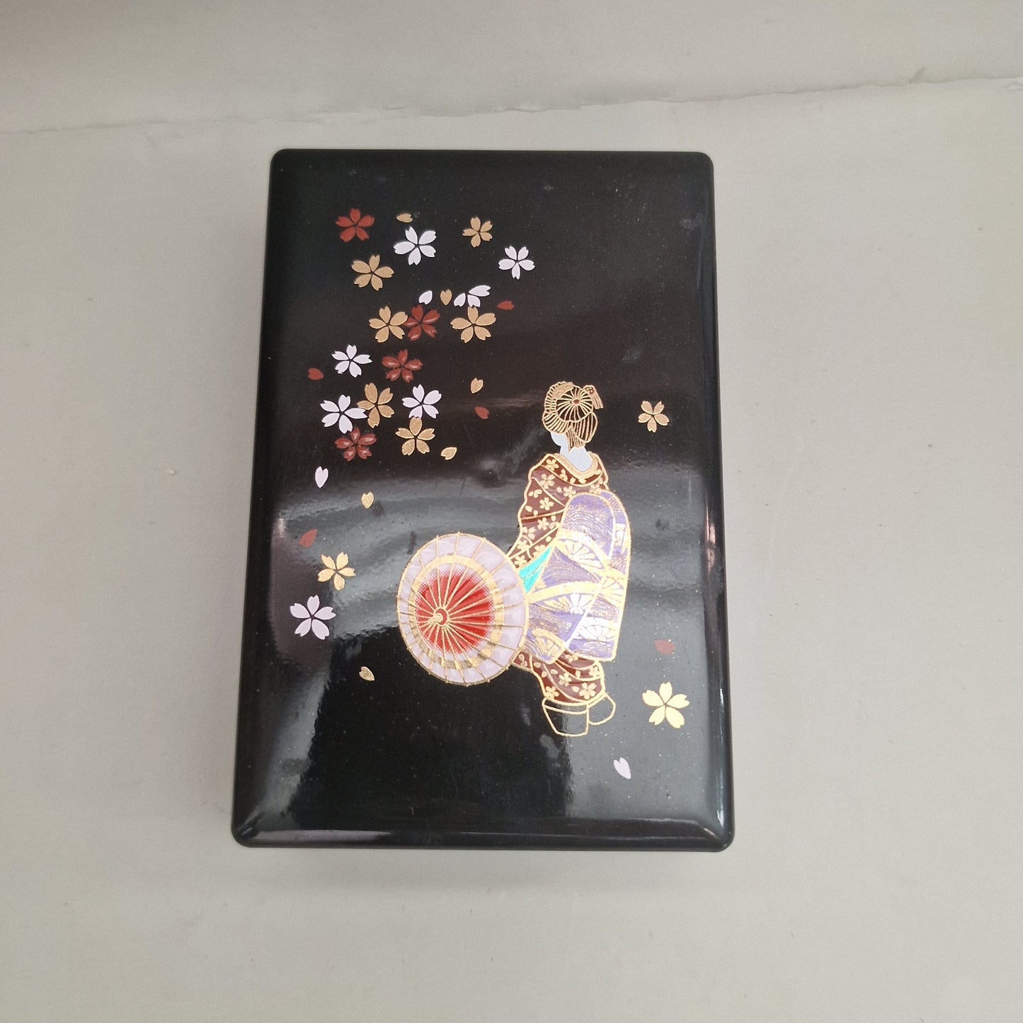 Vintage Black Lacquer Box Japanese Mother Of Pearl Inlay Sakura Figural Scene – photo 2