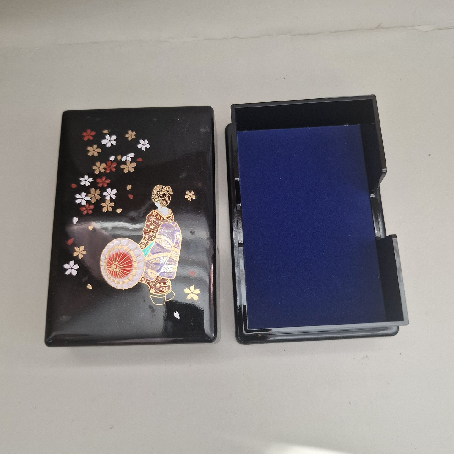 Vintage Black Lacquer Box Japanese Mother Of Pearl Inlay Sakura Figural Scene – photo 3