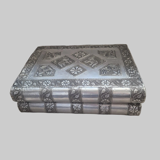 Vintage 1970s Silver-Tone Embossed Jewellery Box Elephant Indian Blue Velvet UK