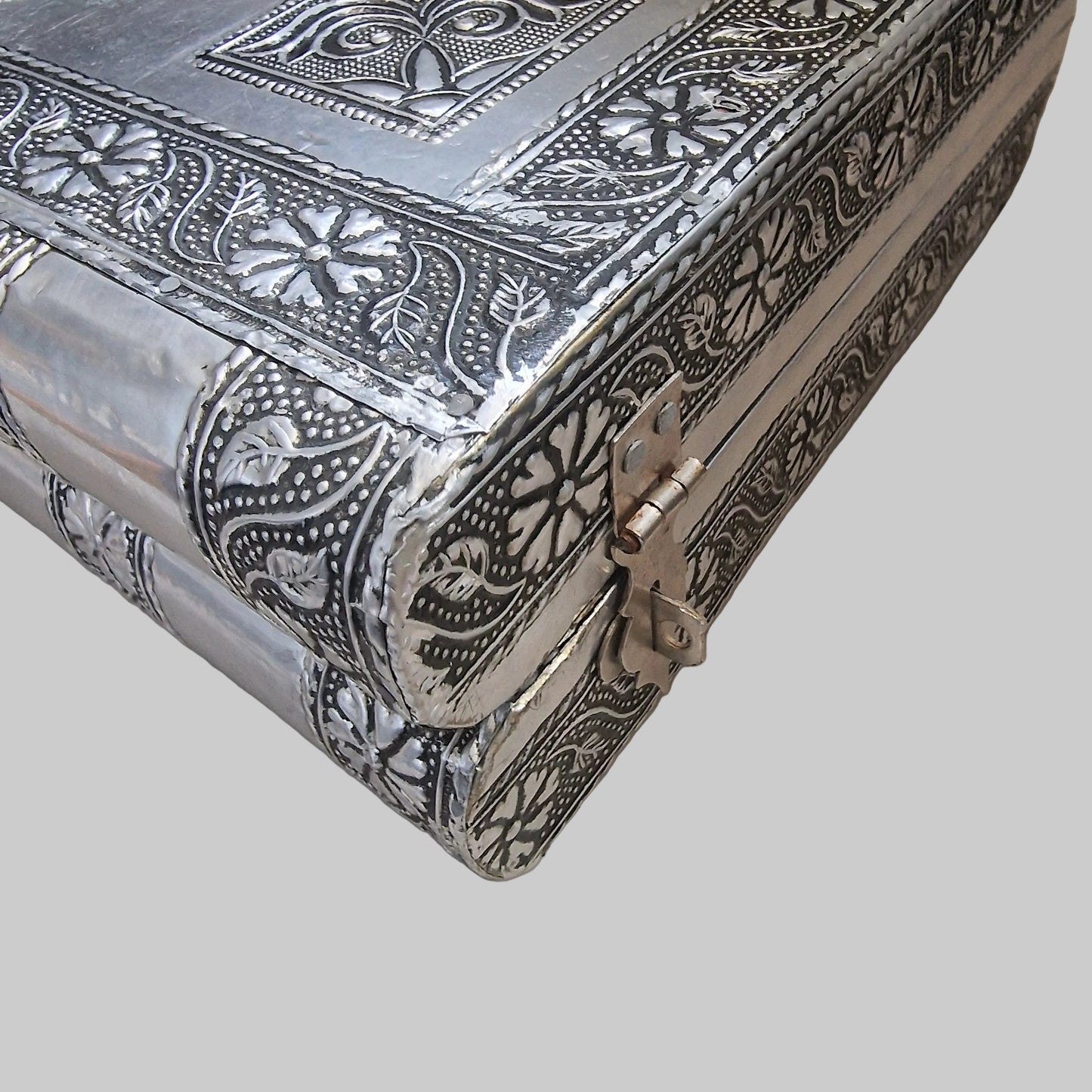 Vintage 1970s Silver-Tone Embossed Jewellery Box Elephant Indian Blue Velvet UK
