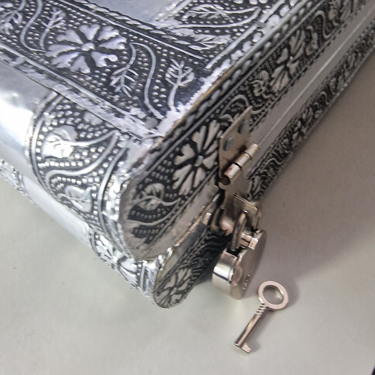 Vintage 1970s Silver-Tone Embossed Jewellery Box Elephant Indian Blue Velvet UK