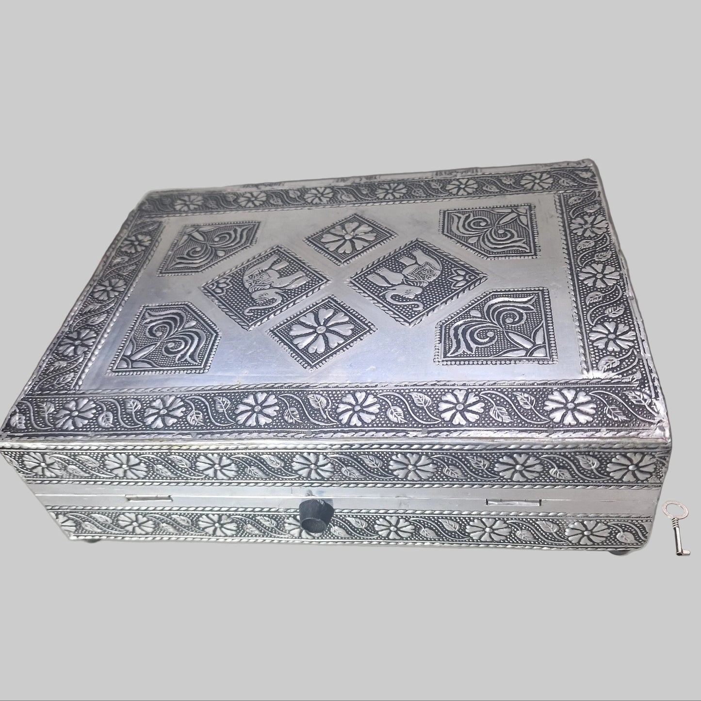 Vintage 1970s Silver-Tone Embossed Jewellery Box Elephant Indian Blue Velvet UK