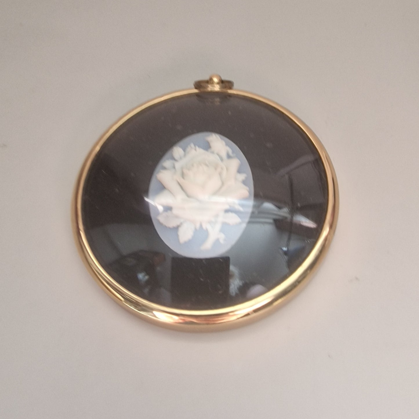 Peter Bates Vintage Gold-Tone Miniature Wall Plaque Rose Cameo Floral England – photo 2