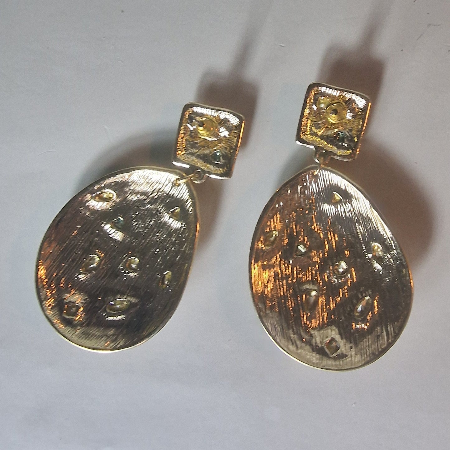 Vintage 1980s Gold-Tone Hammered Drop Earrings Mixed Multicolour Rhinestone Disc