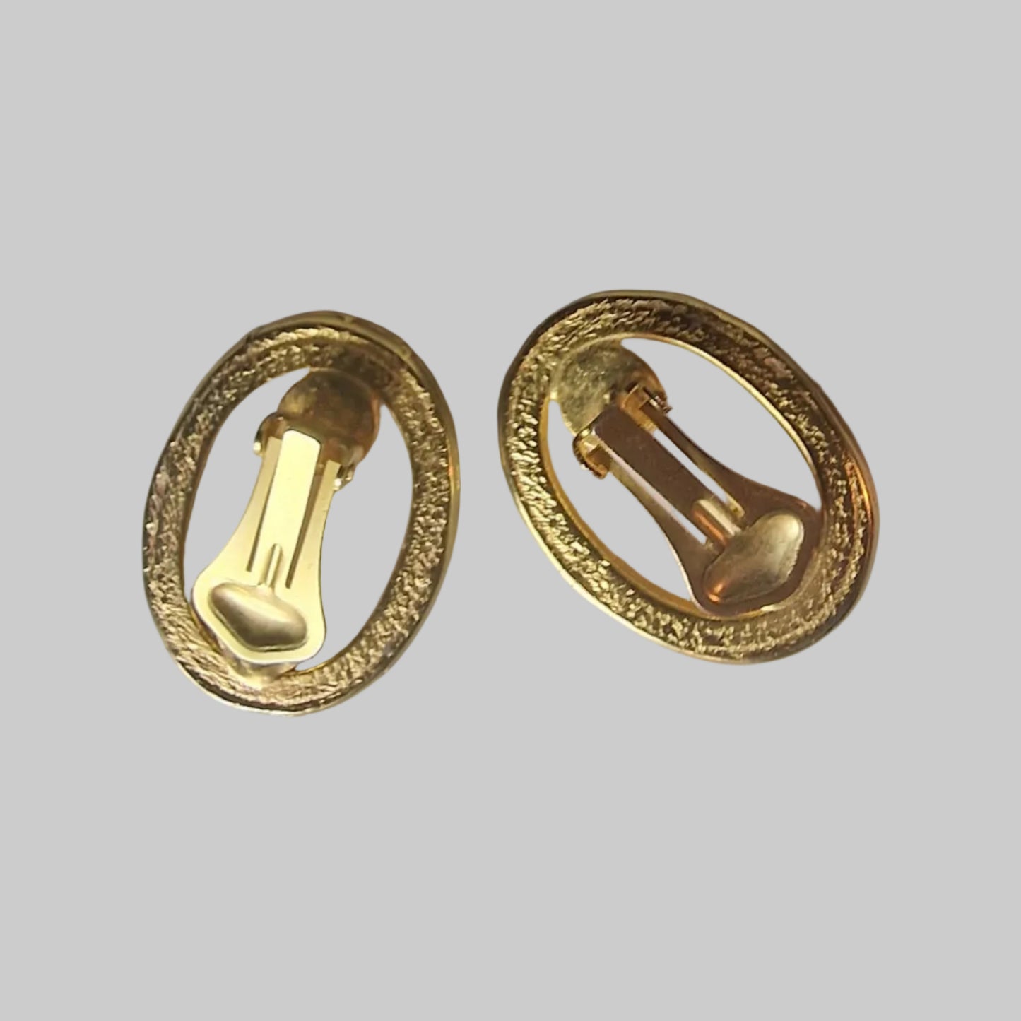 Vintage 1970s Gold-Tone Oval Clip-On Earrings White Enamel Geometric Abstract