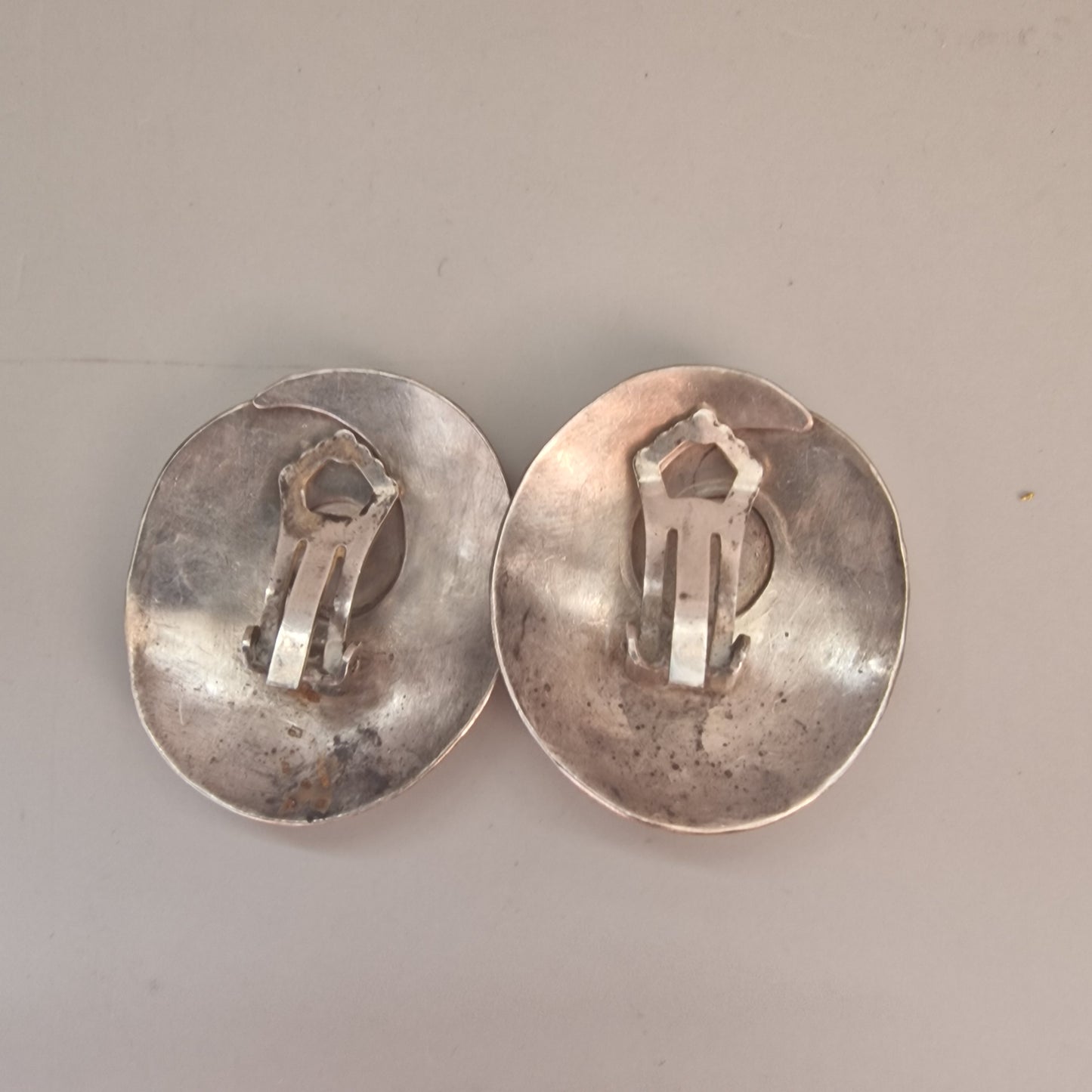 Vintage 1980s Silver-Tone Large Round Disc Clip-On Earrings Geometric Textured