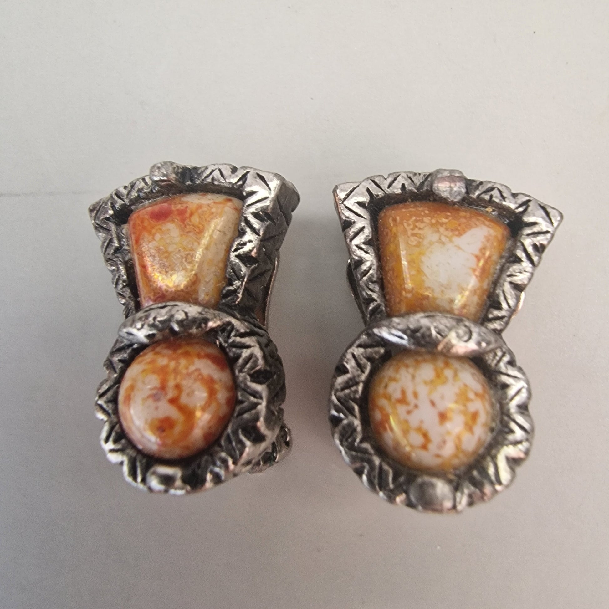 Vintage Bronze-Tone Clip-On Earrings Amber Orange Cabochon Tribal Boho Artisan – photo 2
