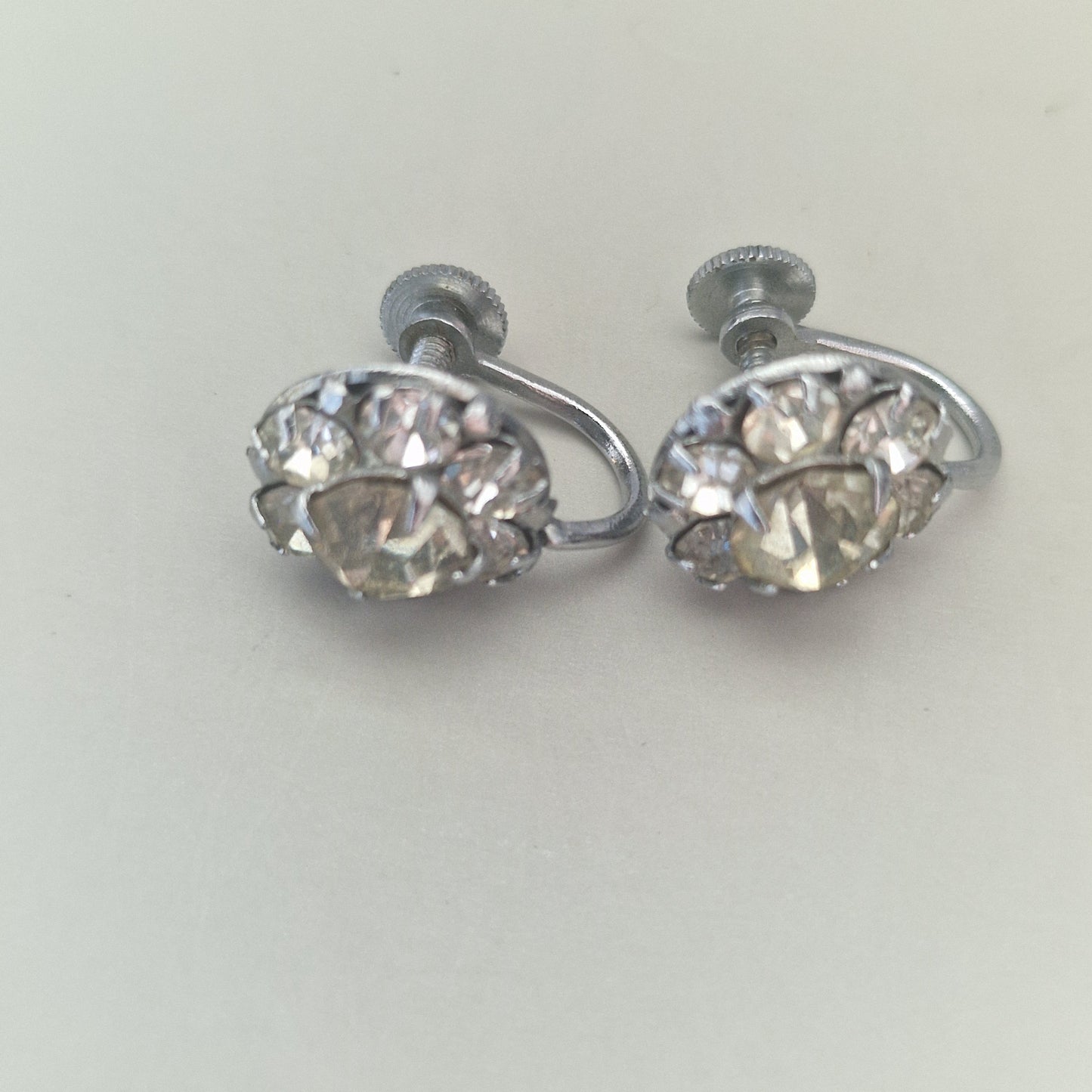 Vintage Silver-Tone Rhinestone Cluster Earrings Screw-Back Mid-Century Costume – photo 2