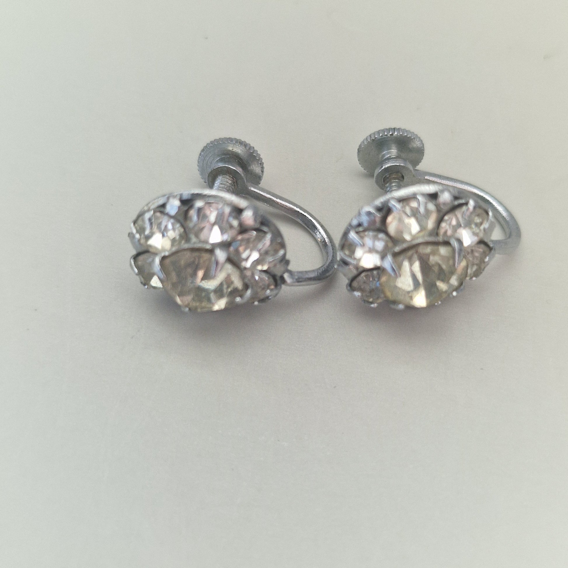 Vintage Silver-Tone Rhinestone Cluster Earrings Screw-Back Mid-Century Costume – photo 2