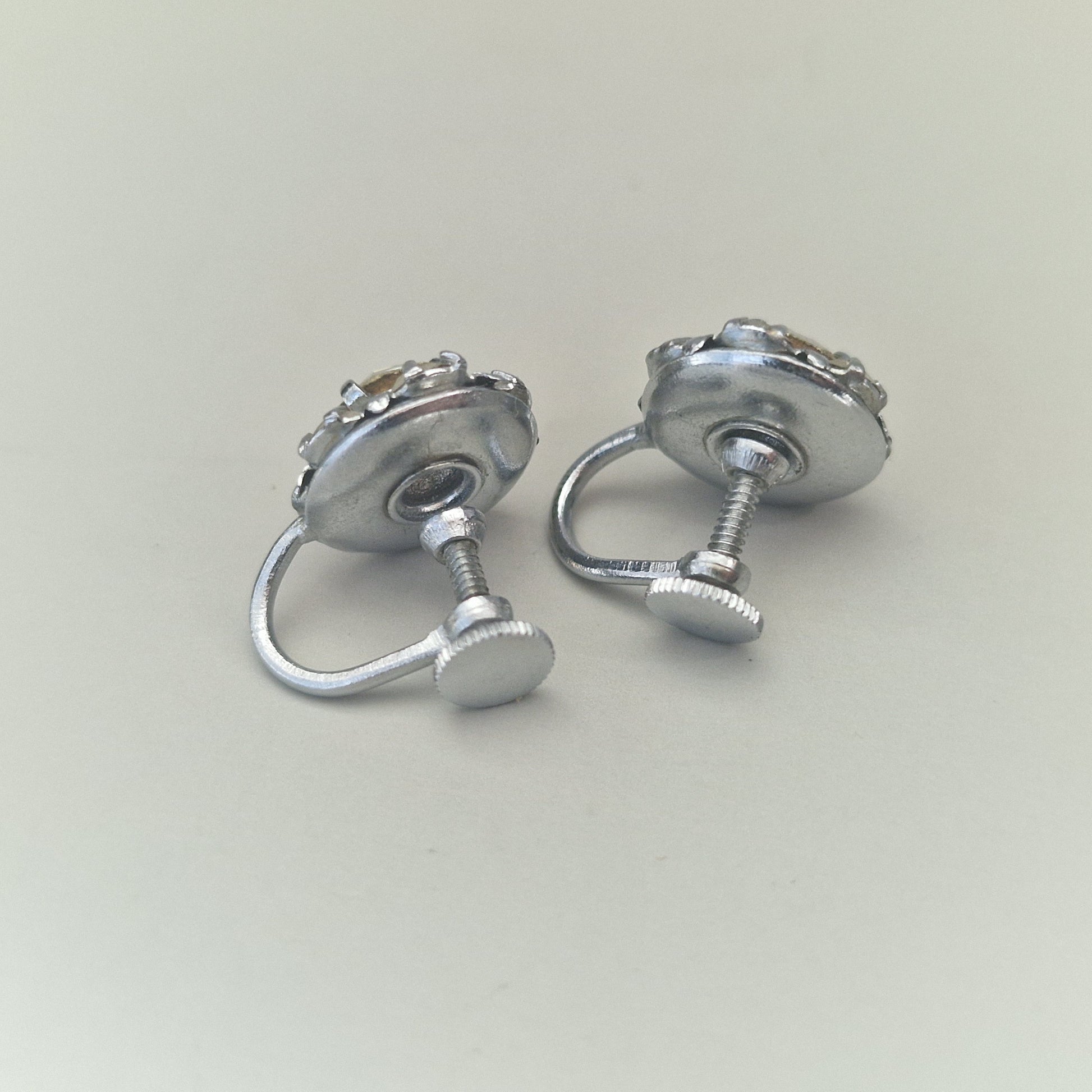 Vintage Silver-Tone Rhinestone Cluster Earrings Screw-Back Mid-Century Costume – photo 3